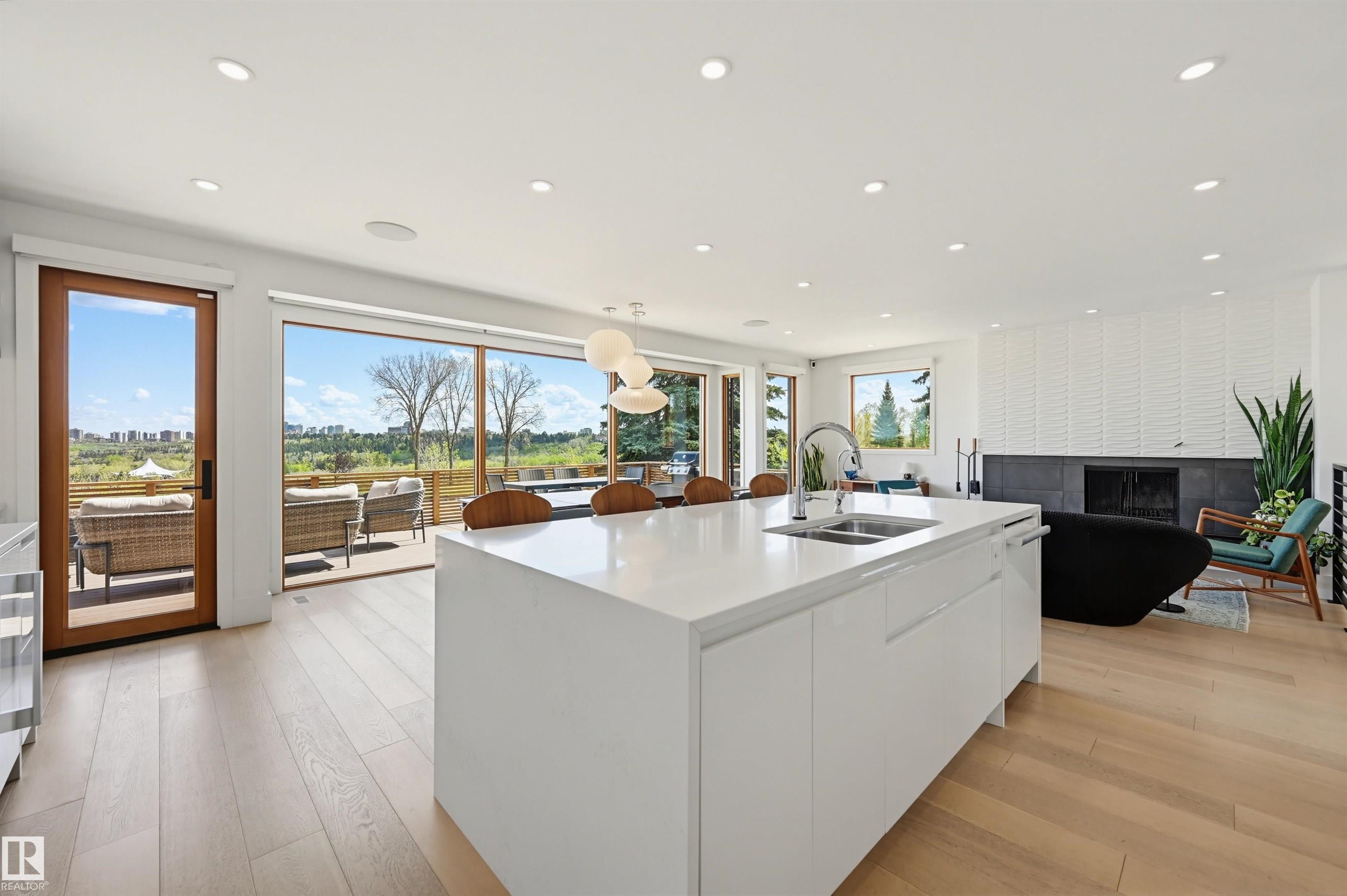 https://zimg.paragon.ice.com/ParagonImages/Property/PM/RAE/225402047/36/0/0/bfeccdd20c58f660c3431ca01ae68673/1/de81c4e730b578d230bbbccf2d201ccb/225402047-c7aa0832-1c3d-49f0-a662-9e8711481158.JPG