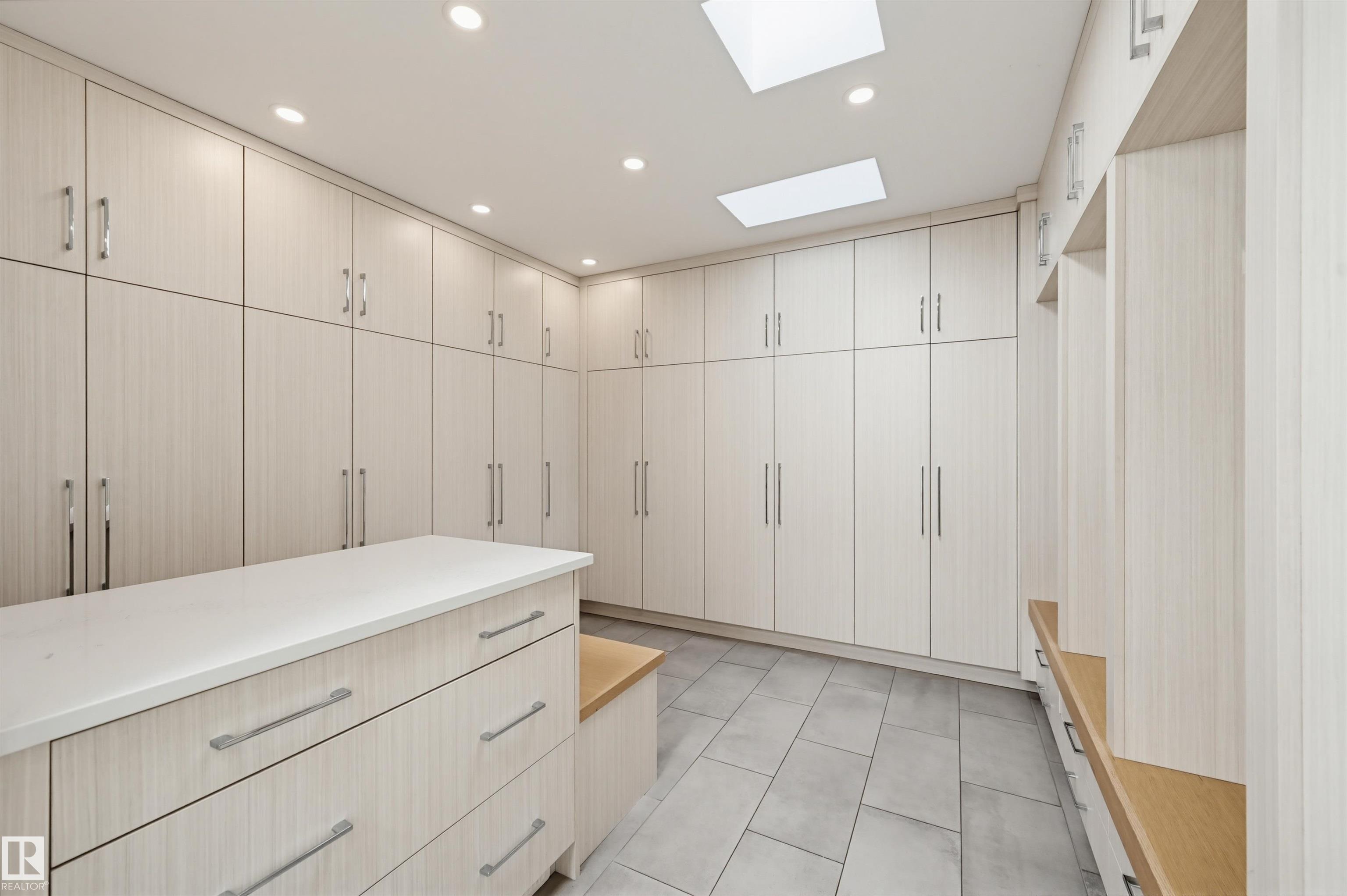 https://zimg.paragon.ice.com/ParagonImages/Property/PM/RAE/225402047/50/0/0/960931cdb2c94a9e3cba938f8fda806c/1/de81c4e730b578d230bbbccf2d201ccb/225402047-bb352297-6e6e-4173-8e27-91e5dba54a9a.JPG