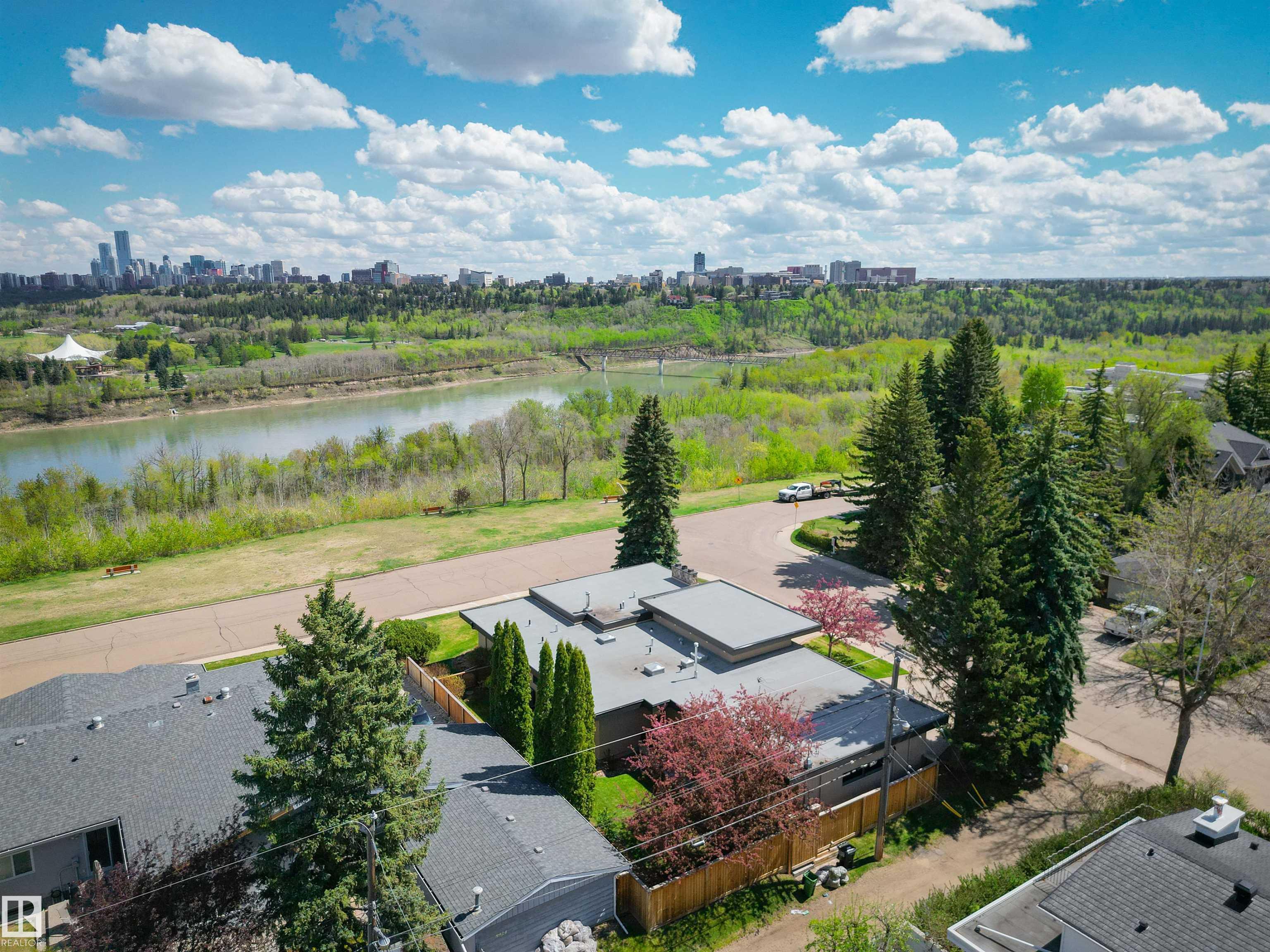 https://zimg.paragon.ice.com/ParagonImages/Property/PM/RAE/225402047/68/0/0/6482359c2e3cedaa6d35000ed3a5352e/1/de81c4e730b578d230bbbccf2d201ccb/225402047-59012509-da49-4212-b843-baa6bedb5b43.JPG