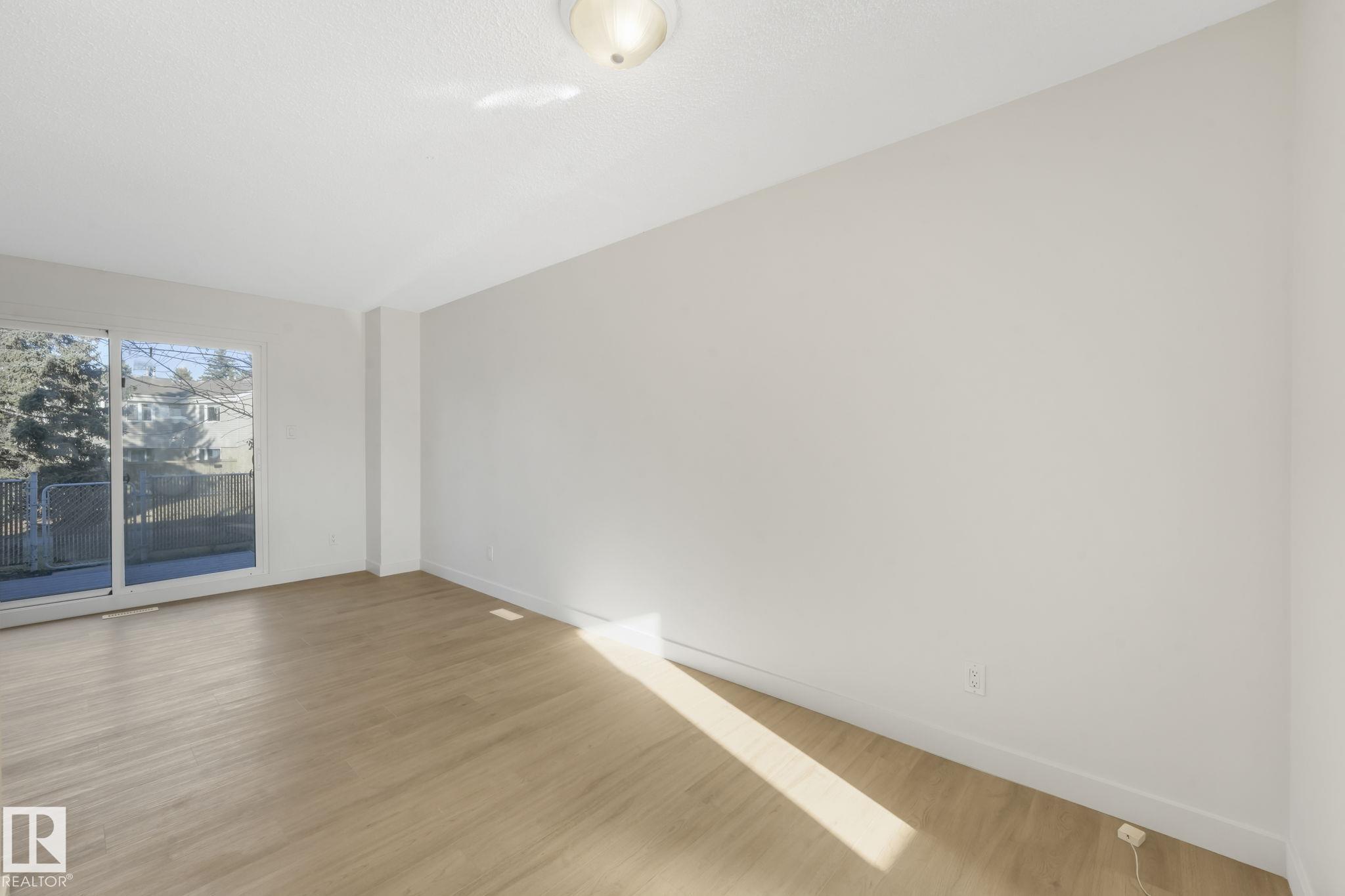 https://zimg.paragon.ice.com/ParagonImages/Property/PM/RAE/225402050/14/0/0/9119e02c2fdd637d346d1ec46a31ca39/1/8a29db90b370544af863eb45272bcb81/225402050-18338316-5B08-4E46-B92B-E737C2B3E4A9.JPG