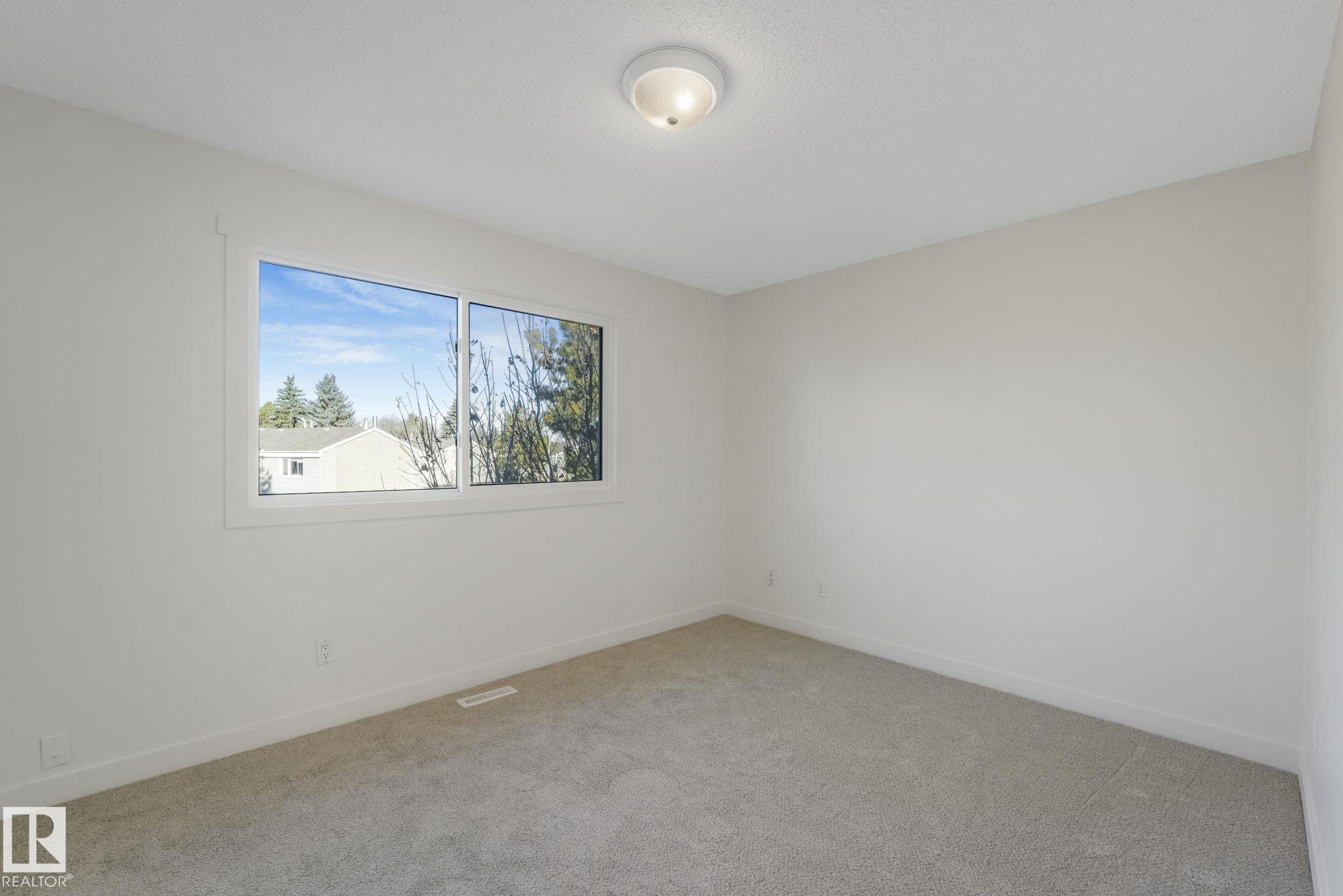 https://zimg.paragon.ice.com/ParagonImages/Property/PM/RAE/225402050/22/0/0/3f46a9791f4812416907853530f62e68/1/8a29db90b370544af863eb45272bcb81/225402050-3FEC575C-6C22-44F5-9719-7A39EC35E65F.JPG
