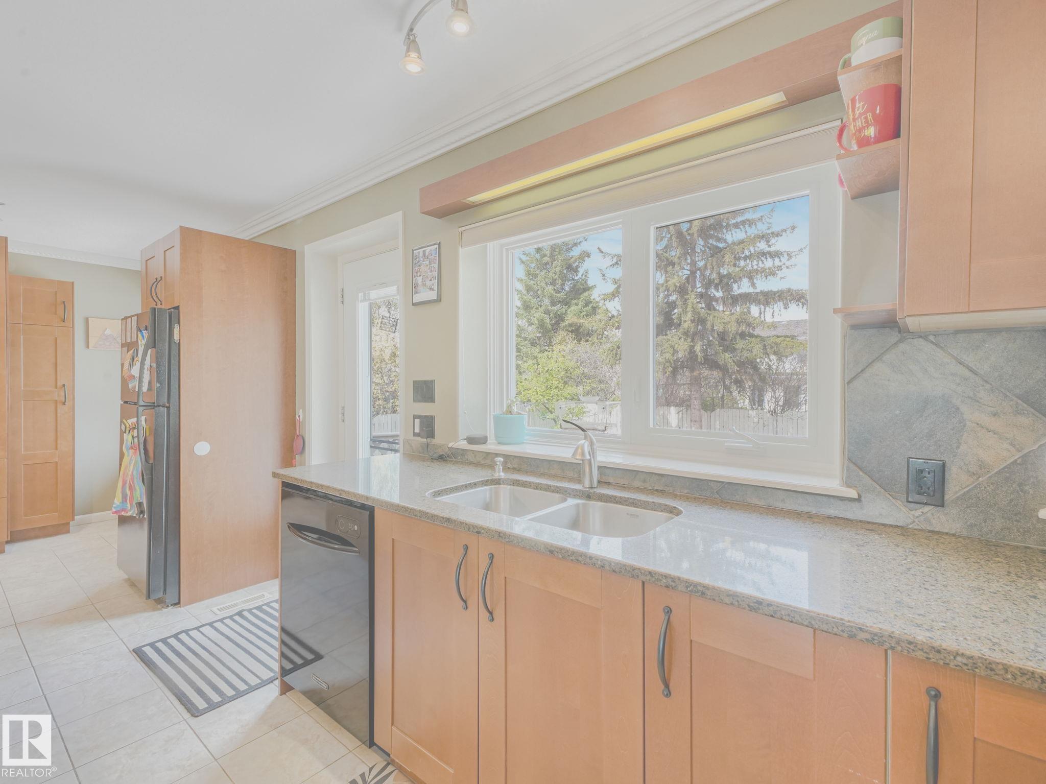 https://zimg.paragon.ice.com/ParagonImages/Property/PM/RAE/225402060/21/0/0/d341b135a9bbe560ab9ab68eb503cc6e/1/ba011162edb8afe518ddc818698f1476/225402060-412bde13-6330-453b-a976-be7f9984abe8.JPG