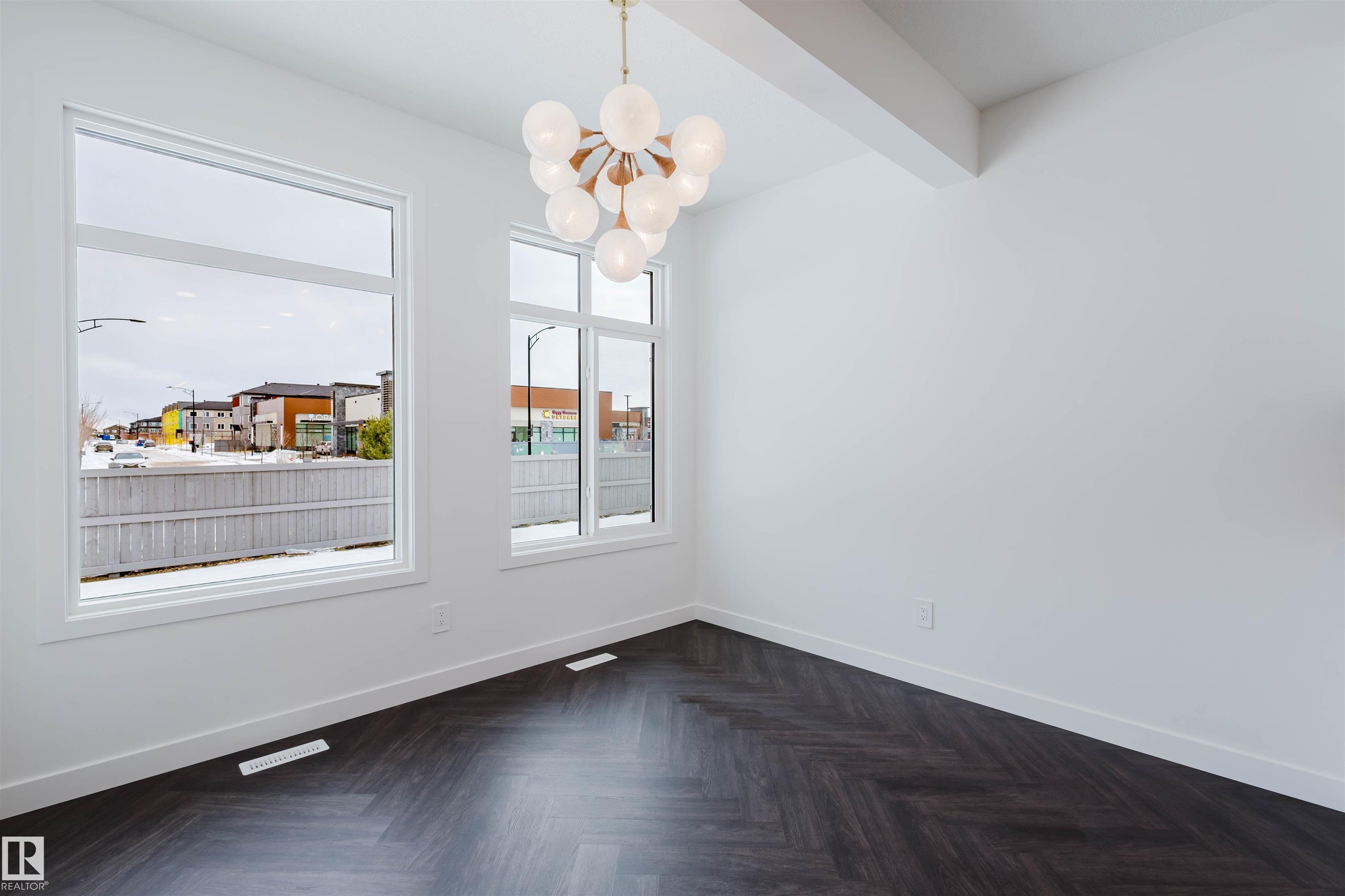 https://zimg.paragon.ice.com/ParagonImages/Property/PM/RAE/225402063/19/0/0/3ffd643adaaaa4a2f8be5603ea4106db/1/3df14a88ed7b955a608054c7a11f2ea4/225402063-acfabc5b-2659-4d25-ae9f-4fd92a2bdea2.JPG