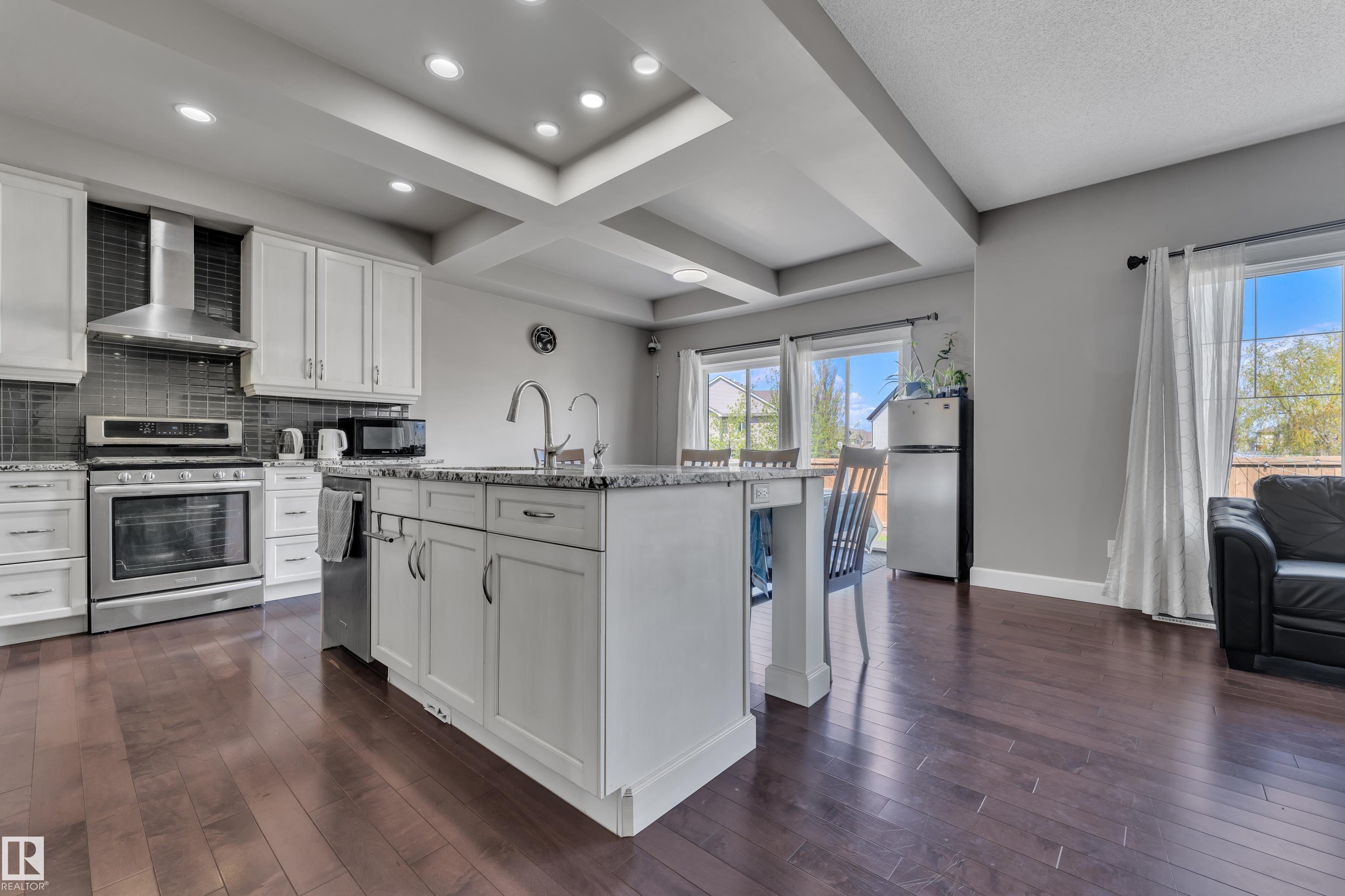 https://zimg.paragon.ice.com/ParagonImages/Property/PM/RAE/225402064/12/0/0/2a93118dd508922aae796490eebd5fb9/1/f8f93cbdfc0e15e7a2da5efc3e896d4b/225402064-2f3c1ee3-9d6d-4d0e-a60c-fbf02f6cf5c1.JPG