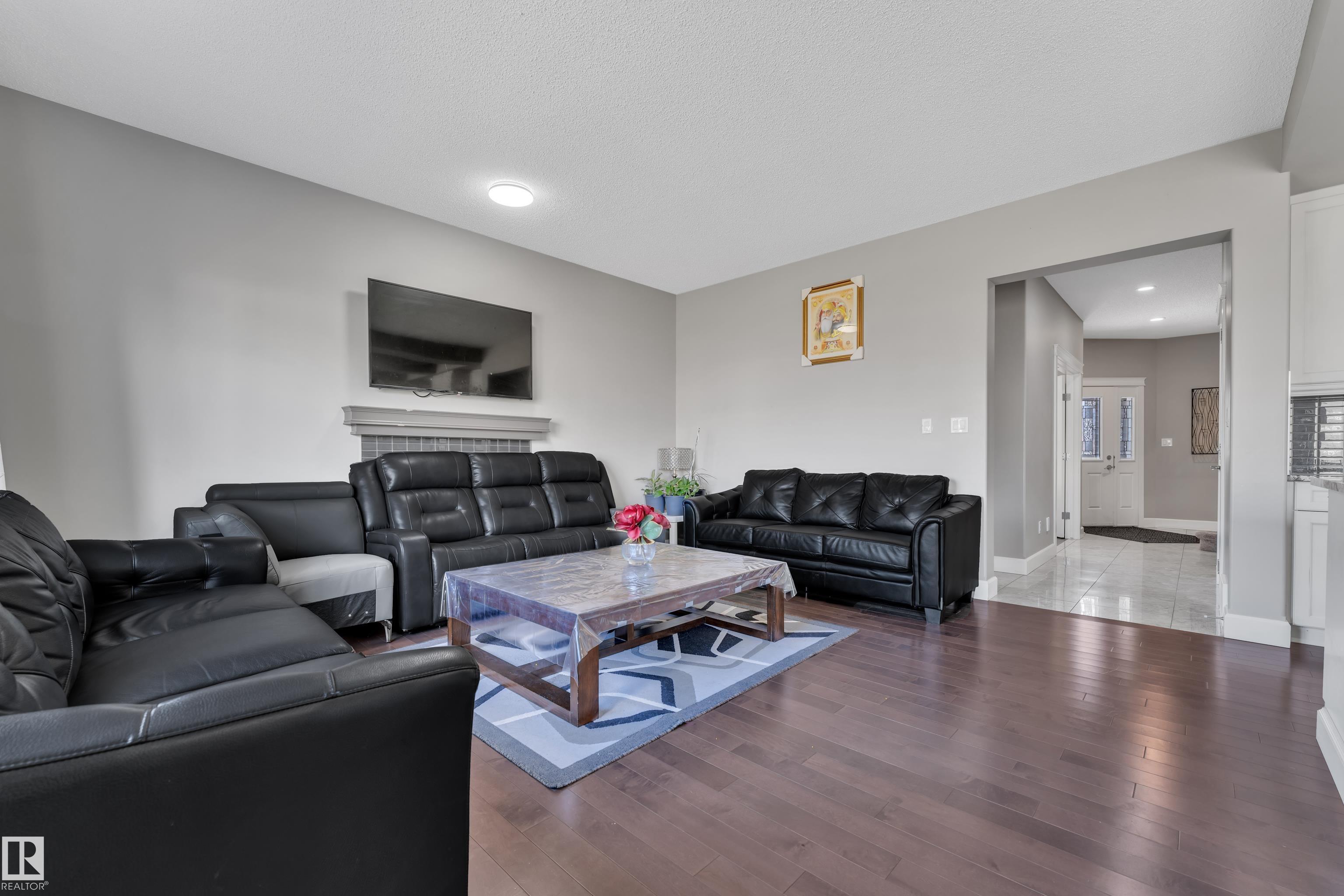 https://zimg.paragon.ice.com/ParagonImages/Property/PM/RAE/225402064/14/0/0/9094737c290057d2373379577e803e2d/1/f8f93cbdfc0e15e7a2da5efc3e896d4b/225402064-ae3ea7c0-7111-4dd9-a30b-6f74f3f2773d.JPG