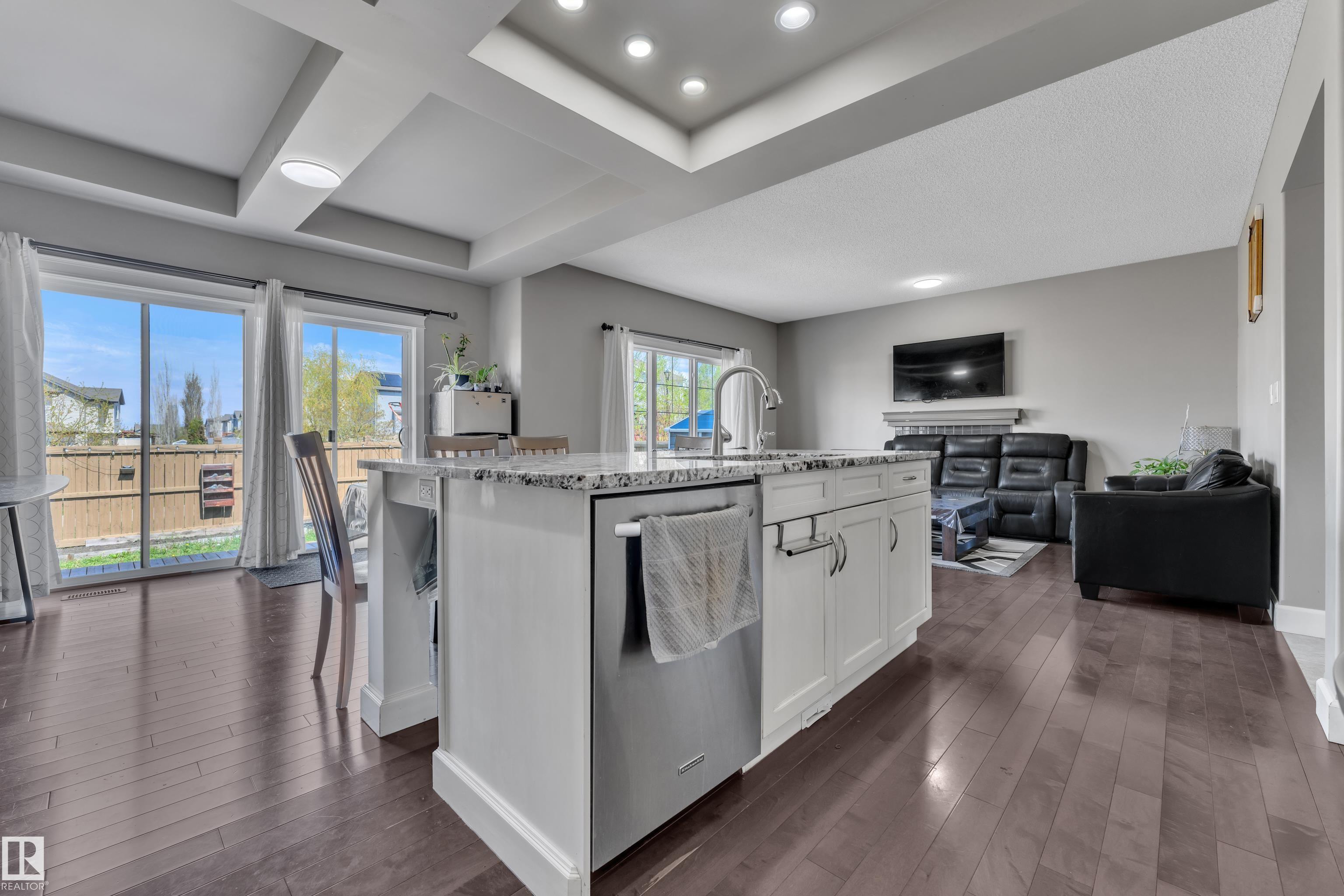 https://zimg.paragon.ice.com/ParagonImages/Property/PM/RAE/225402064/18/0/0/5adea674c888fa6f463fa1da0f458151/1/f8f93cbdfc0e15e7a2da5efc3e896d4b/225402064-88f8c804-c484-4a79-a8b6-670b7cc10b05.JPG