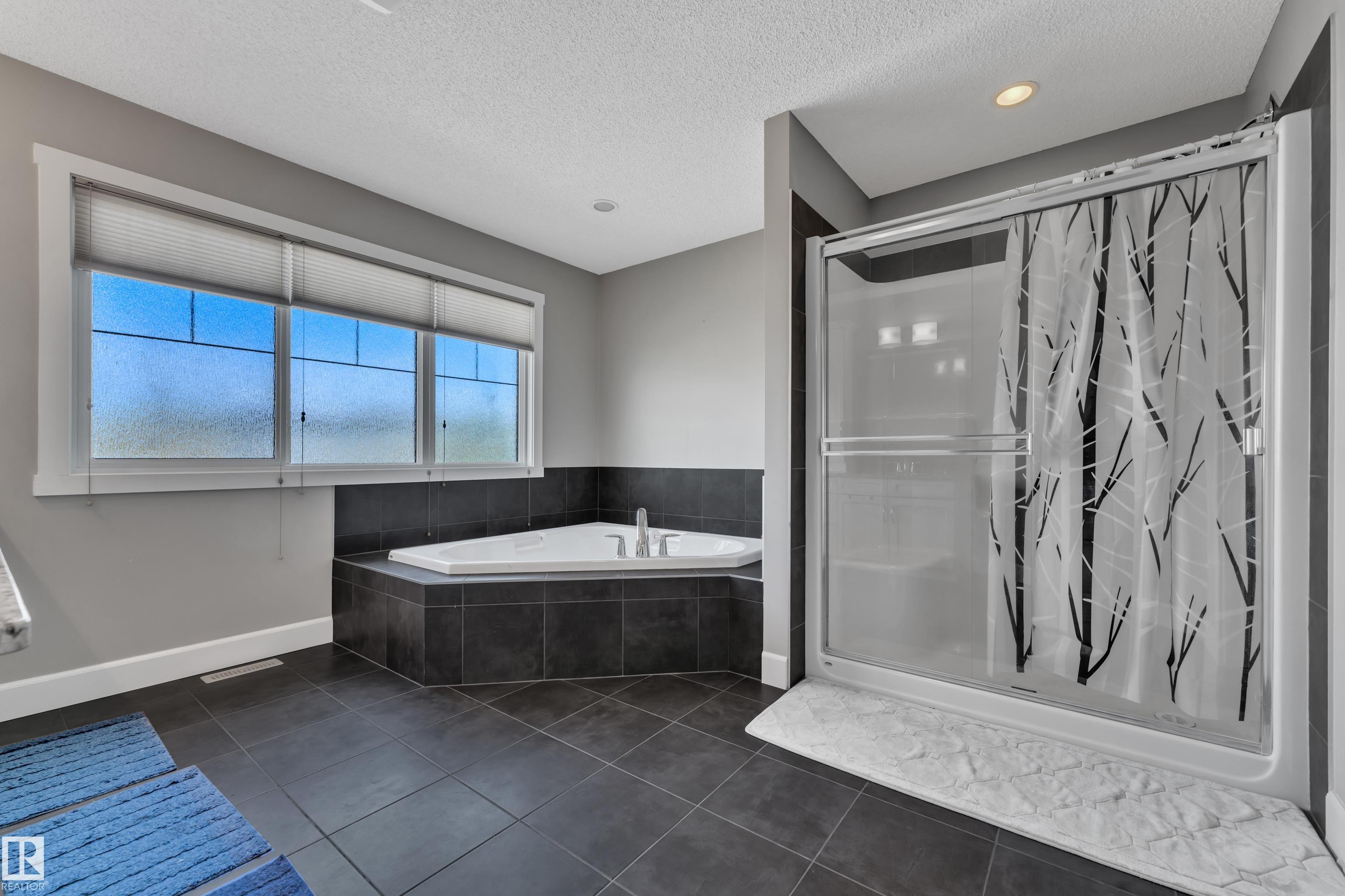 https://zimg.paragon.ice.com/ParagonImages/Property/PM/RAE/225402064/30/0/0/47db9ac49d62862b923b7ea2362dc946/1/f8f93cbdfc0e15e7a2da5efc3e896d4b/225402064-5b5c26ac-81c7-4ee1-83d0-8efb2db18aaa.JPG