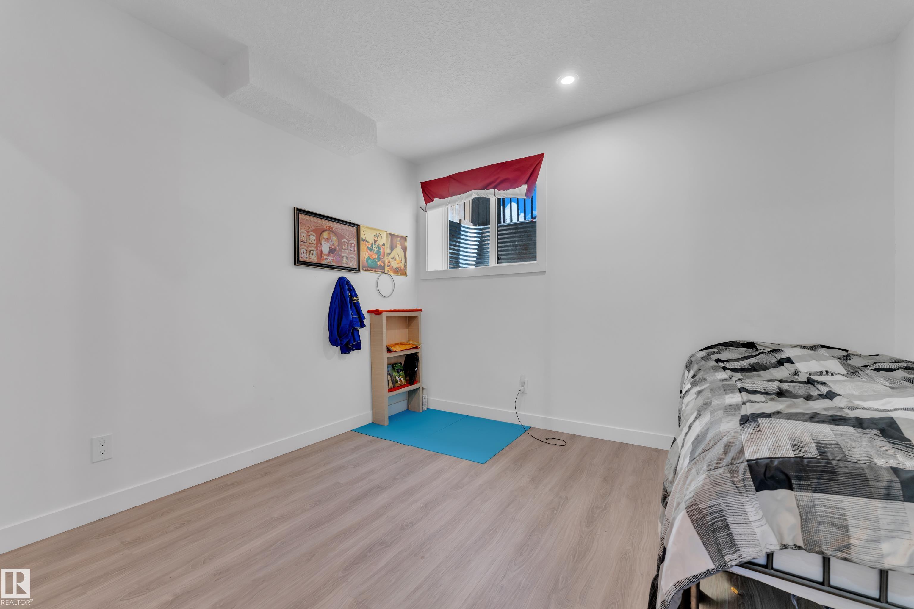 https://zimg.paragon.ice.com/ParagonImages/Property/PM/RAE/225402064/38/0/0/7590d975e3c60ddbe3af4582d36c4c03/1/f8f93cbdfc0e15e7a2da5efc3e896d4b/225402064-fc275d12-00c6-4d45-ae1d-68deaefd1b27.JPG