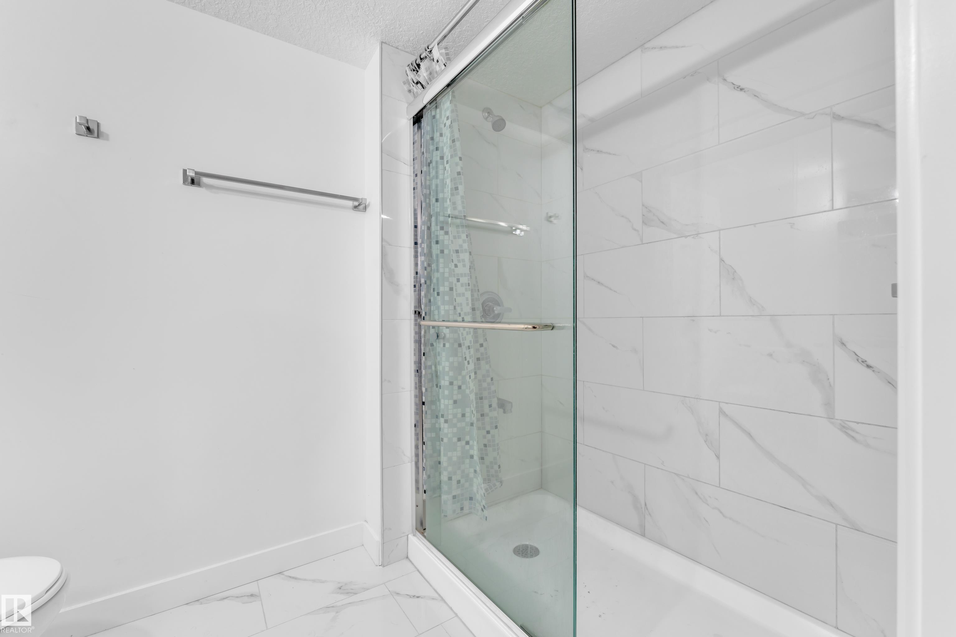 https://zimg.paragon.ice.com/ParagonImages/Property/PM/RAE/225402064/41/0/0/c985f25701acd40fcbe84d2b7e55276a/1/f8f93cbdfc0e15e7a2da5efc3e896d4b/225402064-e1297407-59b7-4ad5-b2f1-f1fd961c0fc1.JPG