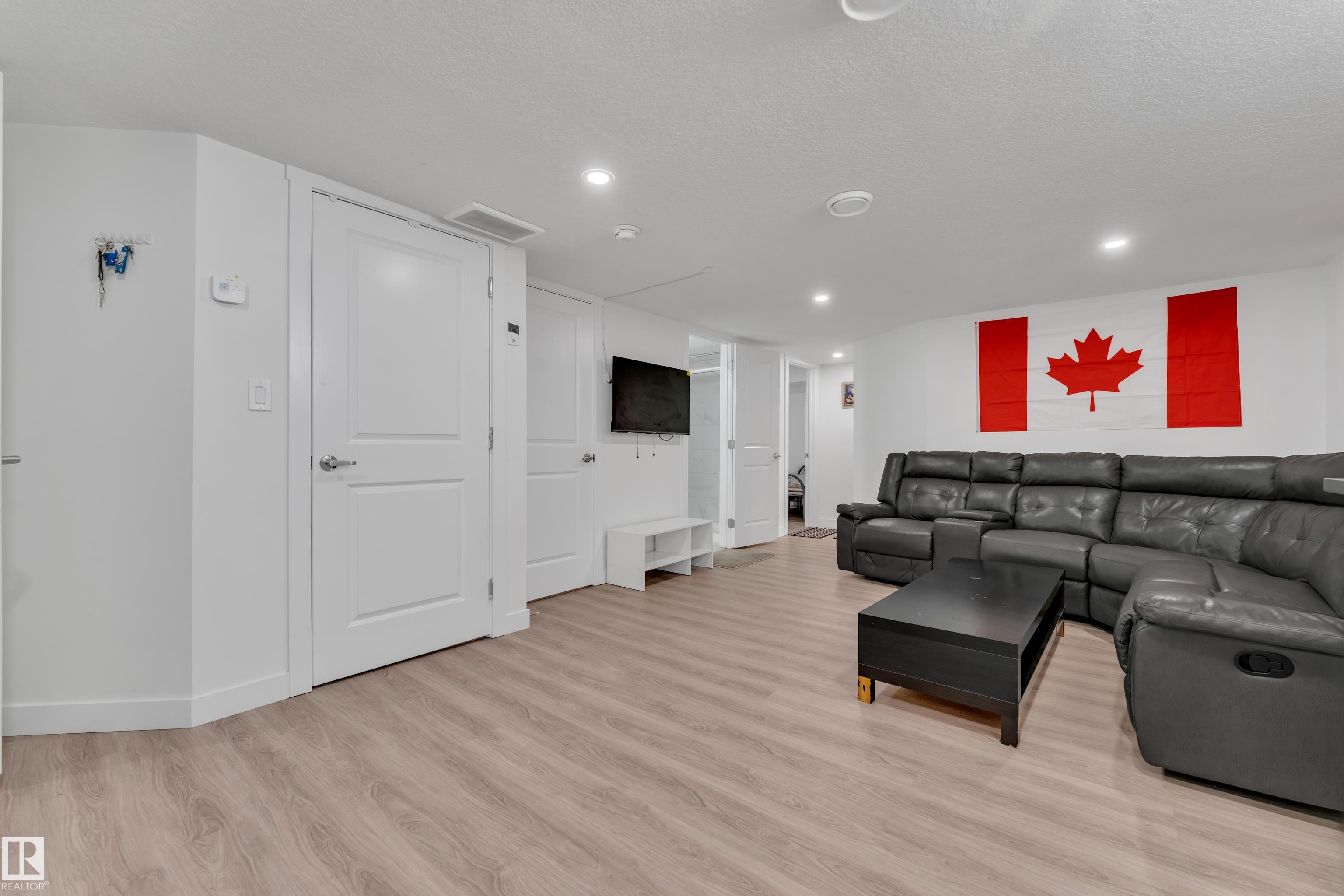 https://zimg.paragon.ice.com/ParagonImages/Property/PM/RAE/225402064/45/0/0/a0ae89656fbd7672bc82d831b6554faa/1/f8f93cbdfc0e15e7a2da5efc3e896d4b/225402064-26a9303a-dcc4-49fd-961e-f9f91c8e1244.JPG