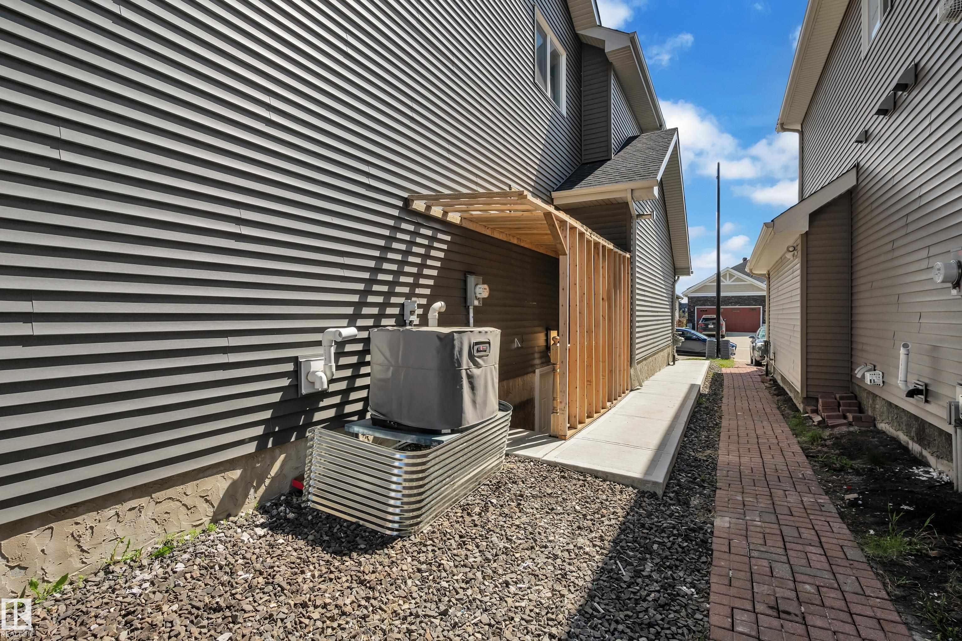 https://zimg.paragon.ice.com/ParagonImages/Property/PM/RAE/225402064/52/0/0/5caf685614d02f204eca3043473f0531/1/f8f93cbdfc0e15e7a2da5efc3e896d4b/225402064-02a31873-fb05-498e-a5e6-342831f7d08d.JPG