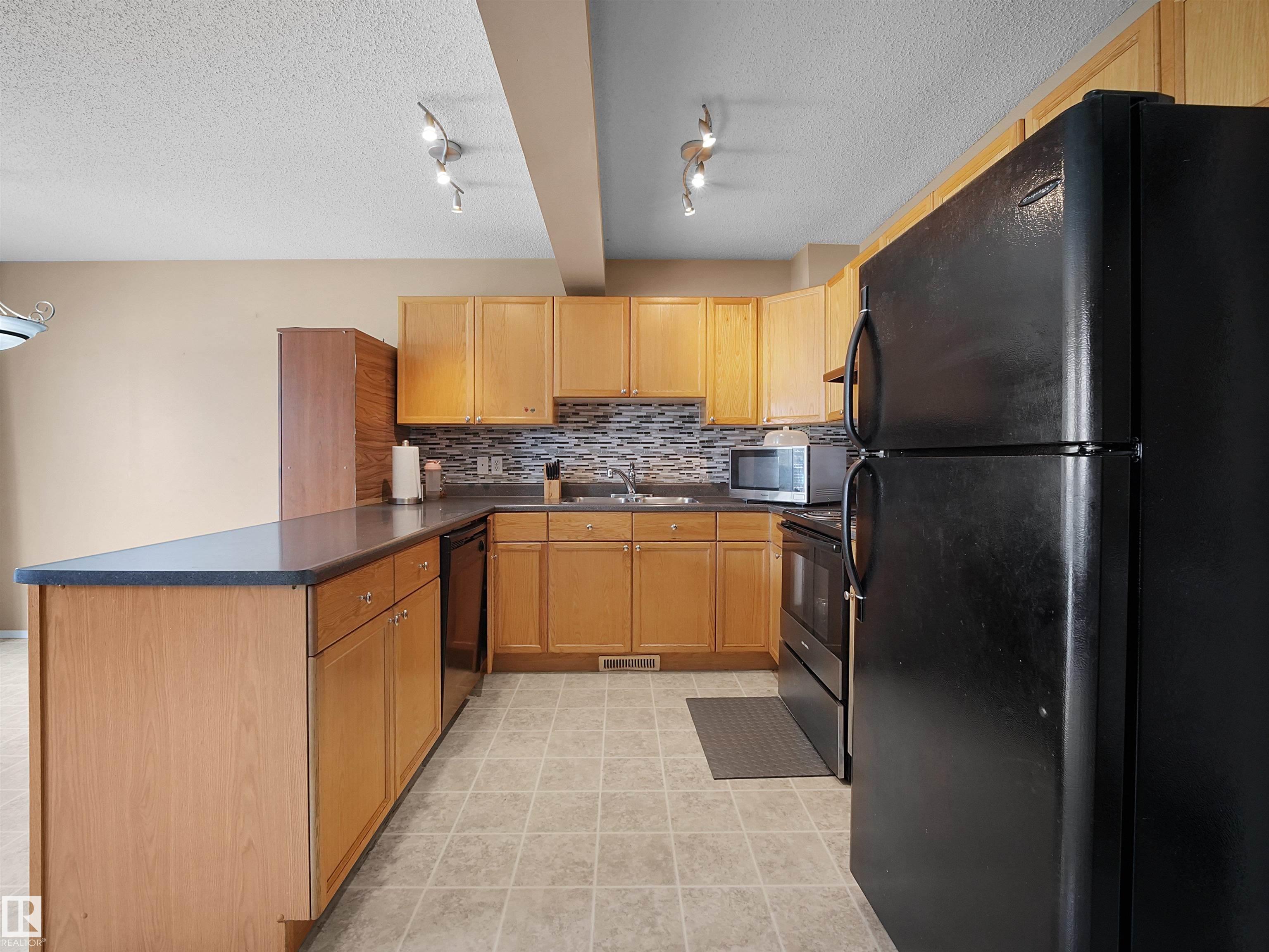 Photo 20 at 16121 131a Street NW, Oxford, Edmonton