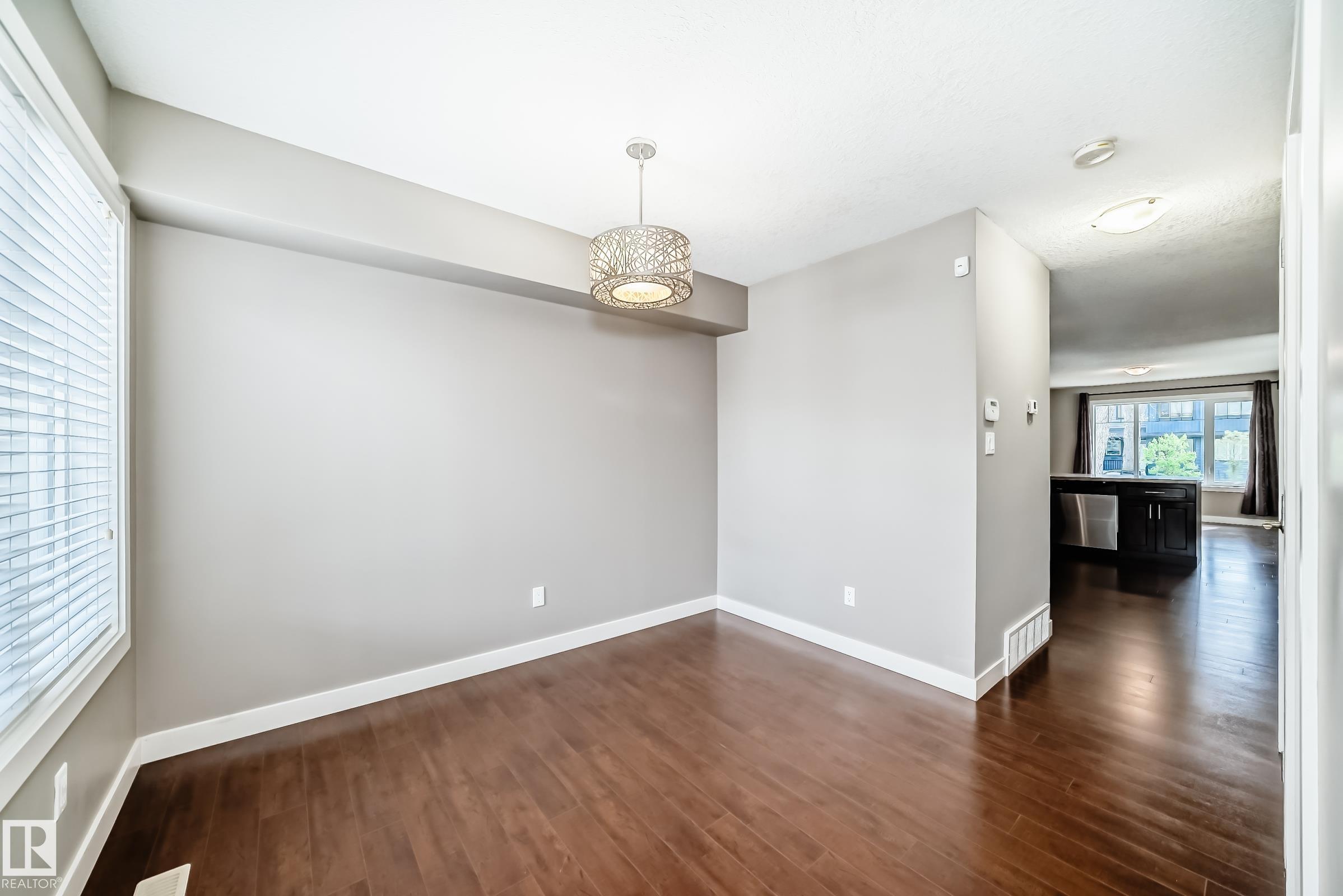 https://zimg.paragon.ice.com/ParagonImages/Property/PM/RAE/225402072/10/0/0/e3226ddcac62b32230e784a84a492f43/1/4798866b6e65c75306c5deaf10b707e1/225402072-a62a1157-e246-4784-b23c-d9da7c3e2e4e.JPG