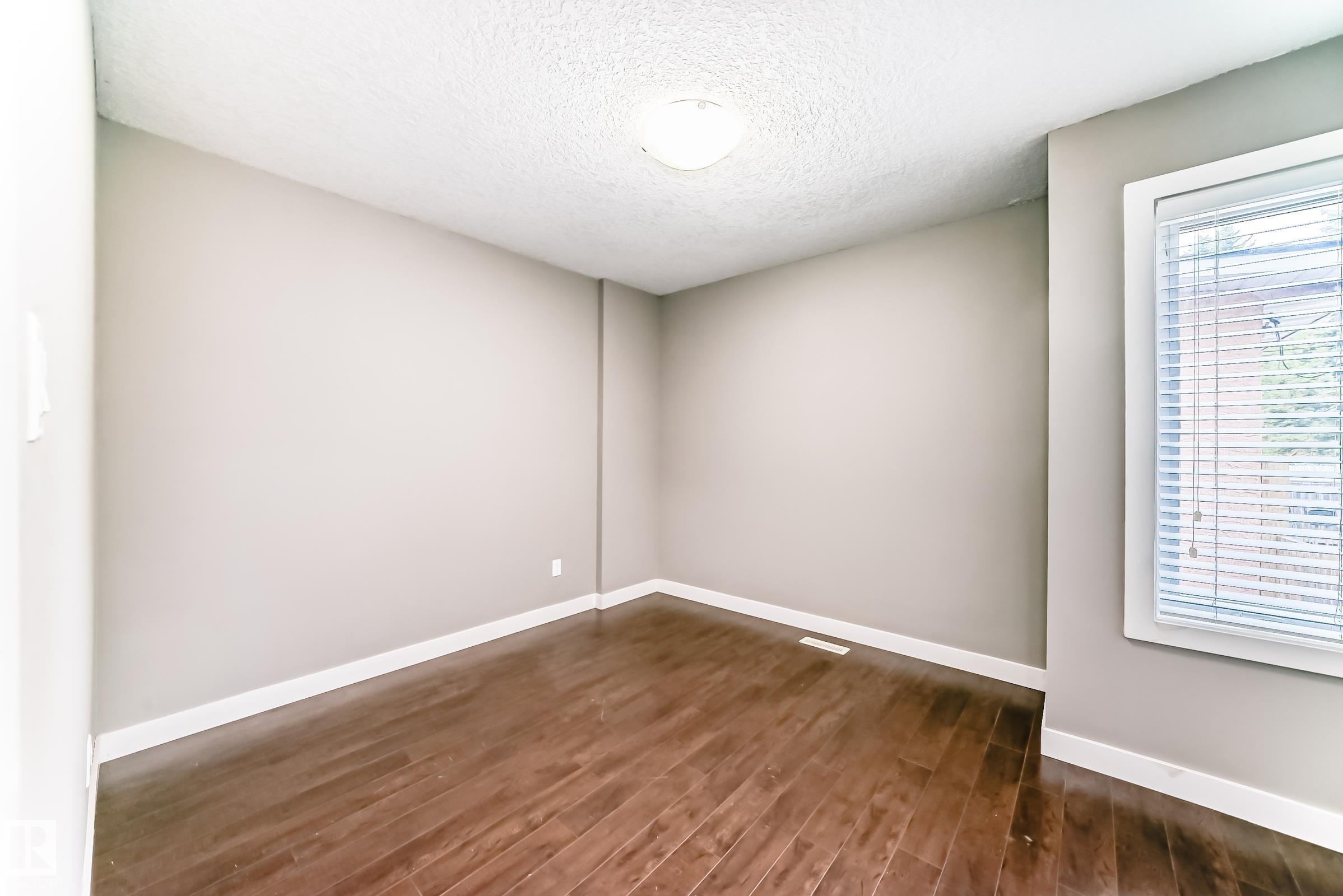https://zimg.paragon.ice.com/ParagonImages/Property/PM/RAE/225402072/19/0/0/007ed75c41a50ea032d5ec85dc2d5bd4/1/4798866b6e65c75306c5deaf10b707e1/225402072-ac408a2f-d6ae-4380-9939-26bc744f7b2e.JPG