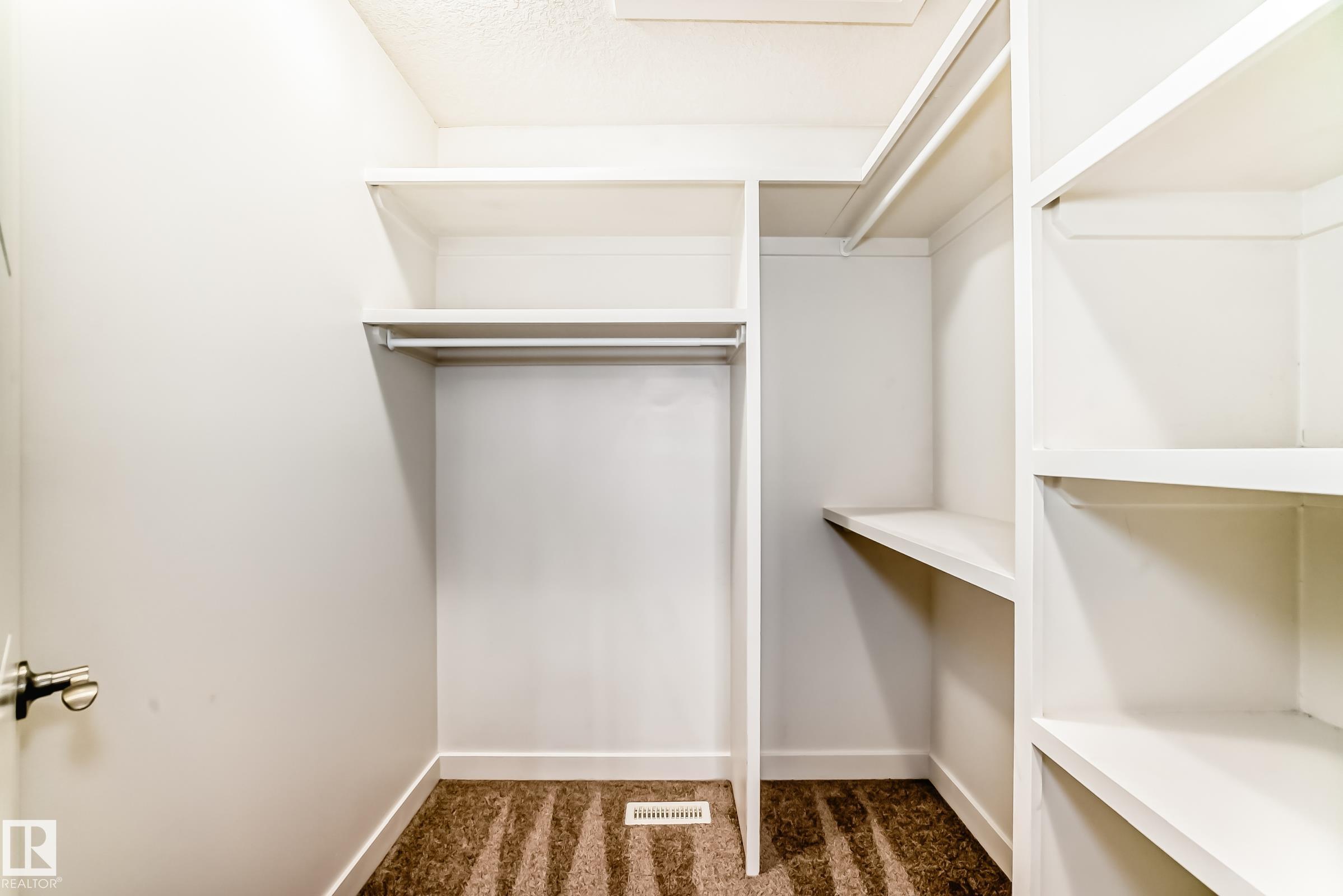 https://zimg.paragon.ice.com/ParagonImages/Property/PM/RAE/225402072/28/0/0/e352261ea4c6a3fab4798011dbb79c30/1/4798866b6e65c75306c5deaf10b707e1/225402072-bf90c921-3e26-4eb1-899a-69ce06b50653.JPG