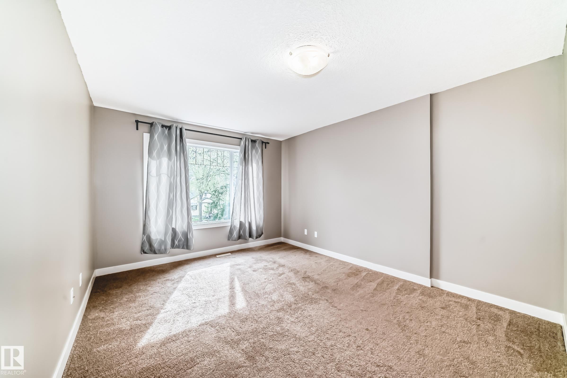 https://zimg.paragon.ice.com/ParagonImages/Property/PM/RAE/225402072/29/0/0/304d437ee67267f9b240639aada5309d/1/4798866b6e65c75306c5deaf10b707e1/225402072-e0314938-479e-4c65-bd2e-f8f70ea188bb.JPG