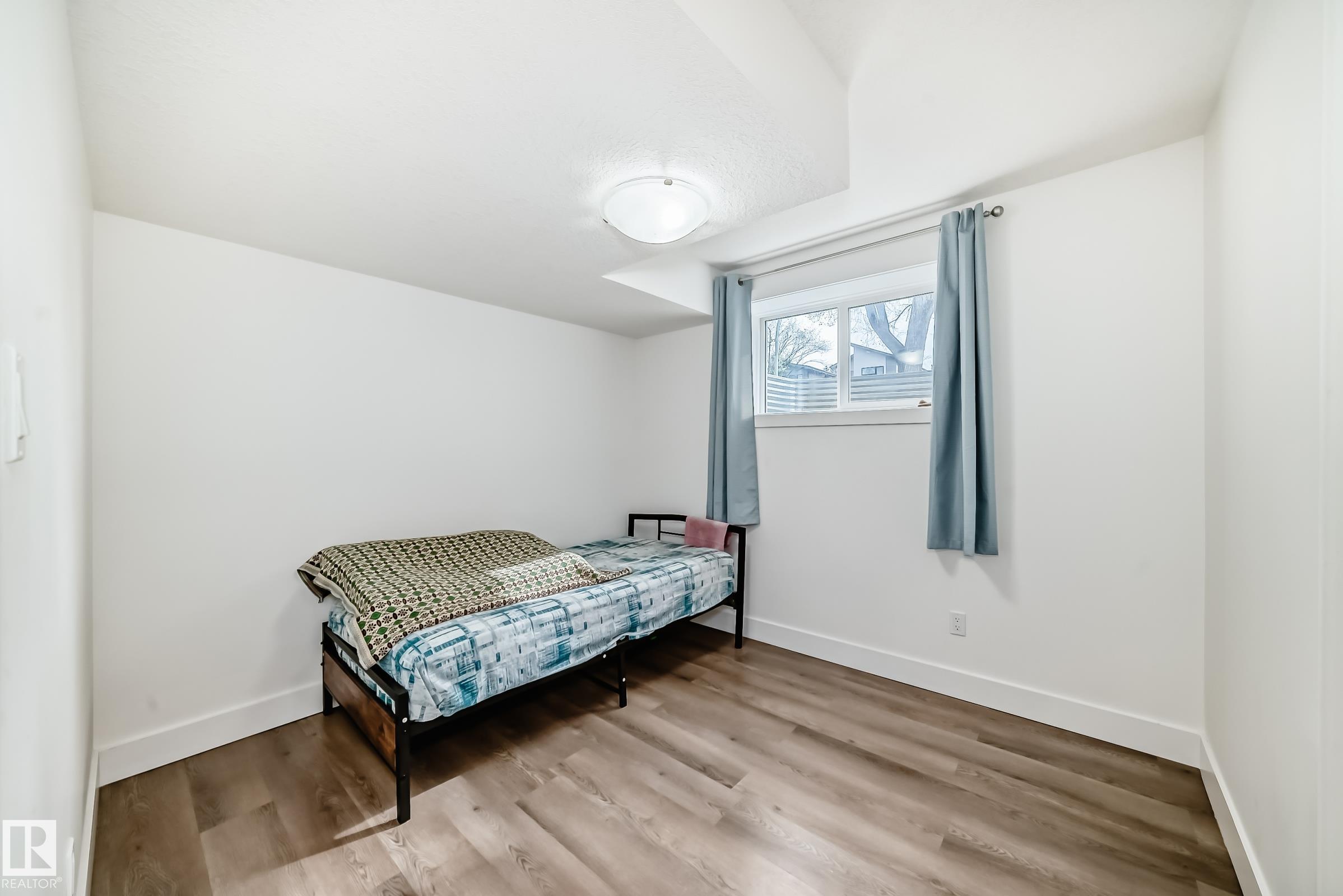 https://zimg.paragon.ice.com/ParagonImages/Property/PM/RAE/225402072/39/0/0/b15277814c177df8eac861bd6a041151/1/4798866b6e65c75306c5deaf10b707e1/225402072-da949a43-a991-4f1e-98e7-116405cce487.JPG