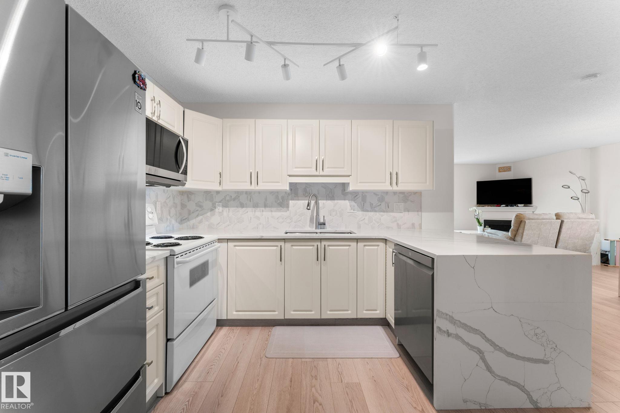 Photo 16 at 1602 - 10649 Saskatchewan Drive NW, Strathcona, Edmonton