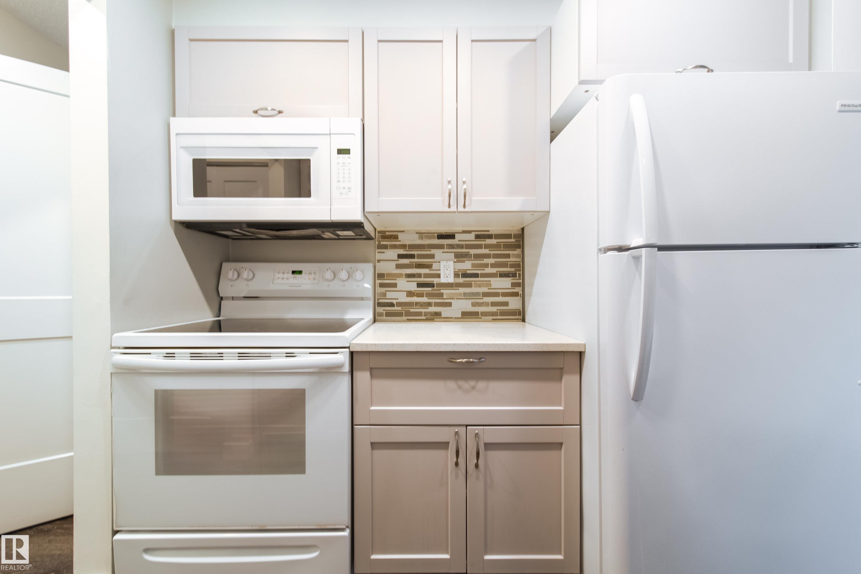https://zimg.paragon.ice.com/ParagonImages/Property/PM/RAE/225402081/20/0/0/b7cc4bcf5fa8edd6e182bfe1f9b3977f/1/6f3a3377c61851b65010868c8ed7566c/225402081-9db24453-ad0e-4920-b0a4-f674f607527c.JPG