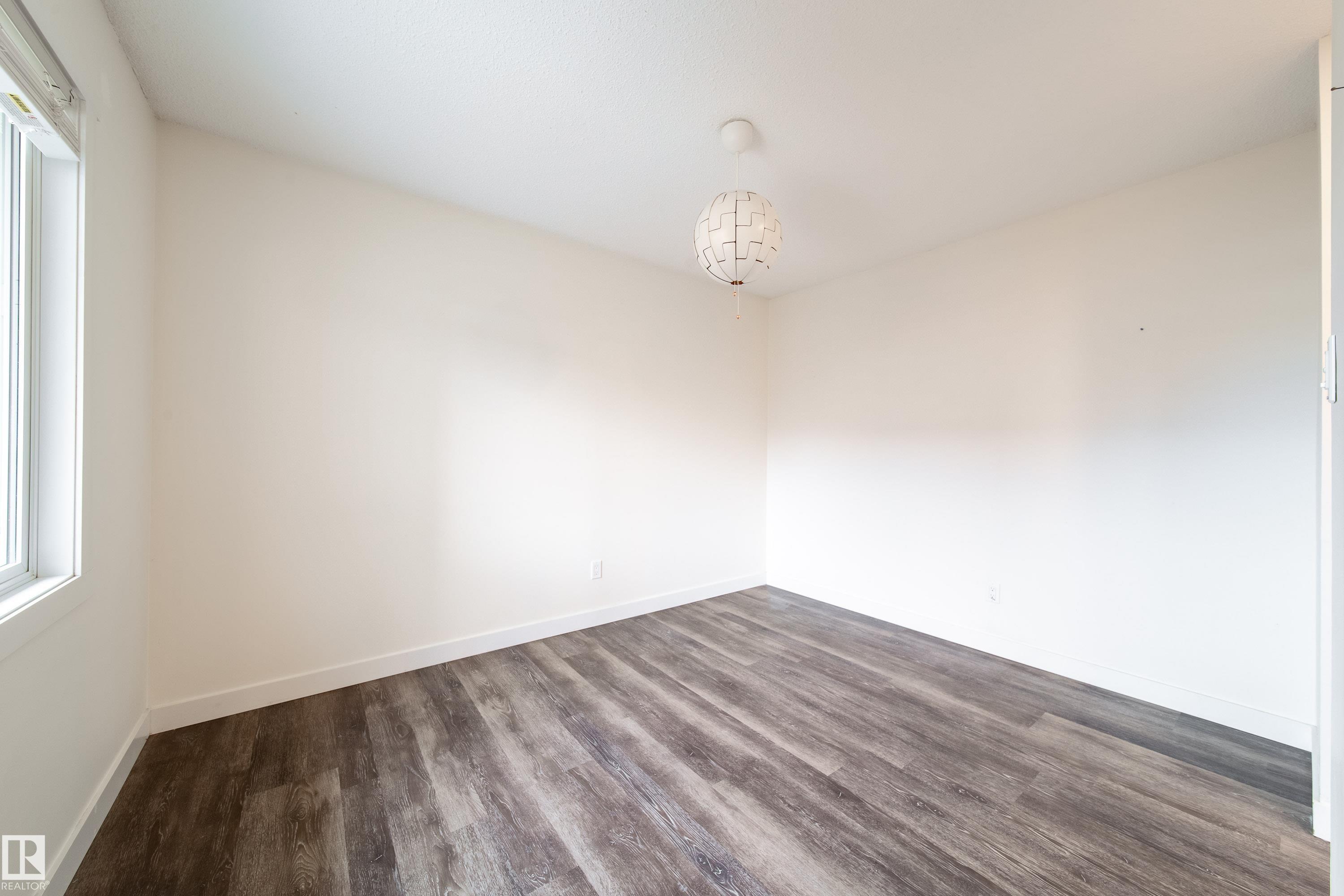 https://zimg.paragon.ice.com/ParagonImages/Property/PM/RAE/225402081/22/0/0/f3cdfb7ce03803d616addd476bd02738/1/6f3a3377c61851b65010868c8ed7566c/225402081-d218ace8-a2c4-47af-97e8-3c94a68ba4b9.JPG