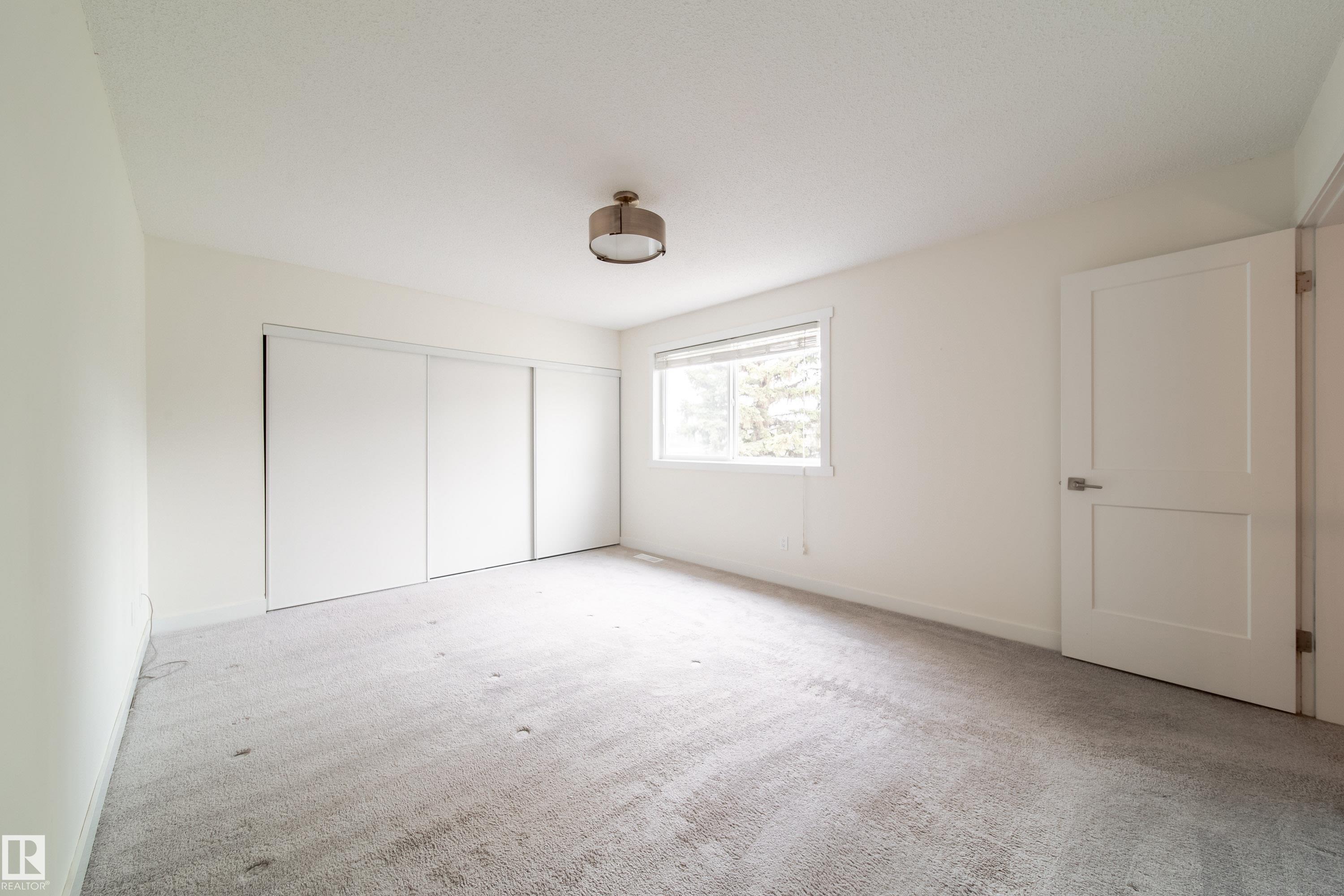 https://zimg.paragon.ice.com/ParagonImages/Property/PM/RAE/225402081/27/0/0/d44d8467a66163ecd666ae8883270043/1/6f3a3377c61851b65010868c8ed7566c/225402081-833e836b-ff31-436b-9427-a734b405ade9.JPG