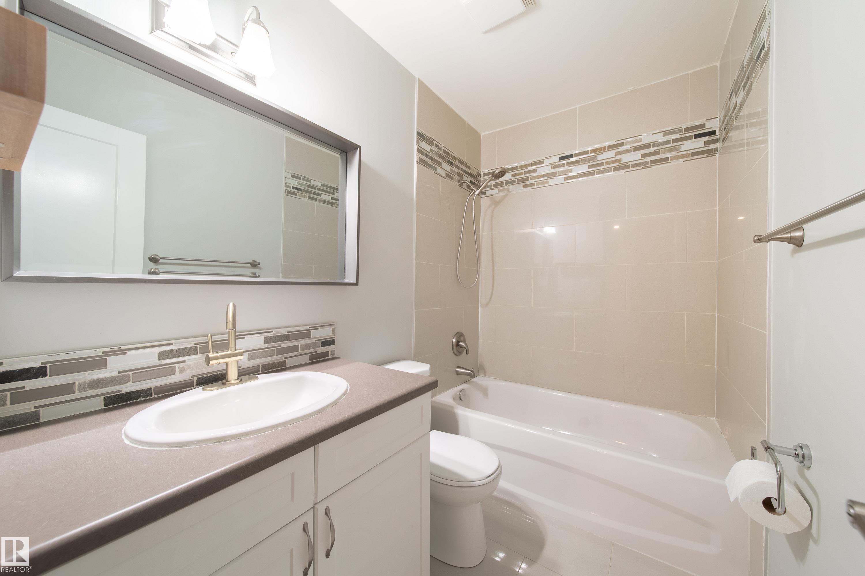 https://zimg.paragon.ice.com/ParagonImages/Property/PM/RAE/225402081/28/0/0/7421235f0cdc9eb92069e55e2ead2764/1/6f3a3377c61851b65010868c8ed7566c/225402081-d0c6850a-e95b-4eac-ad2d-b24921386460.JPG