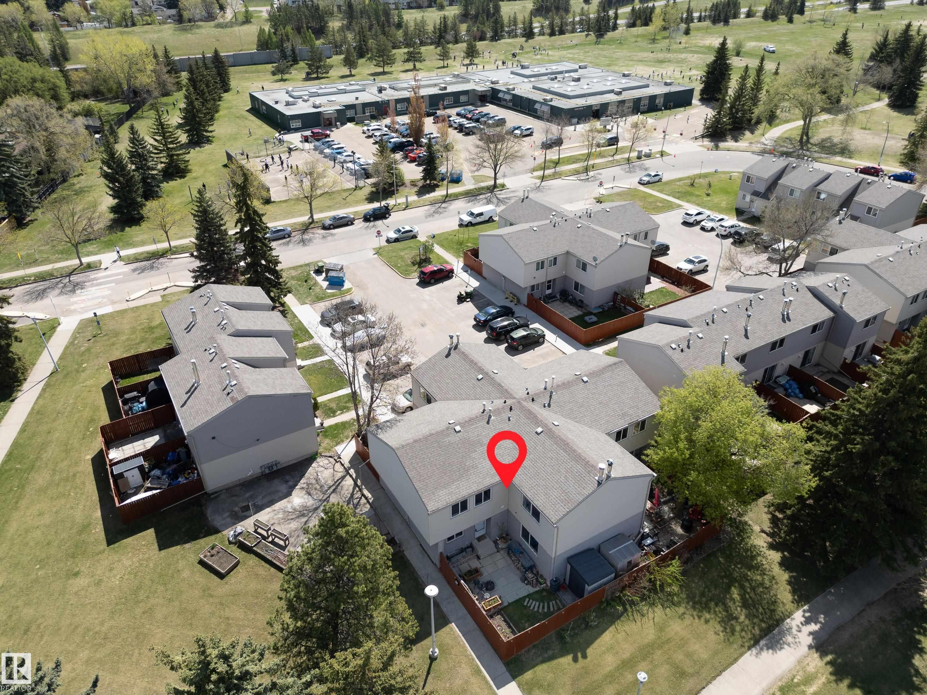 https://zimg.paragon.ice.com/ParagonImages/Property/PM/RAE/225402081/34/0/0/3cc6a899dbf9cd27d8bf7507728c315b/1/6f3a3377c61851b65010868c8ed7566c/225402081-400b2103-00d4-4b85-9dc6-02cf2e274d66.JPG