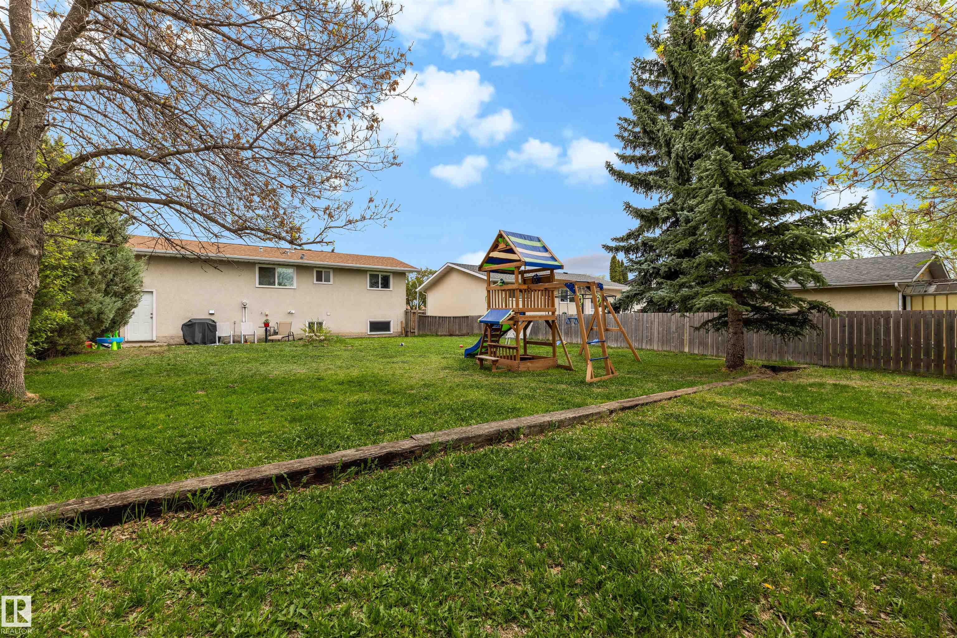 Photo 29 at 5502 52 Street, Willow Park, Leduc