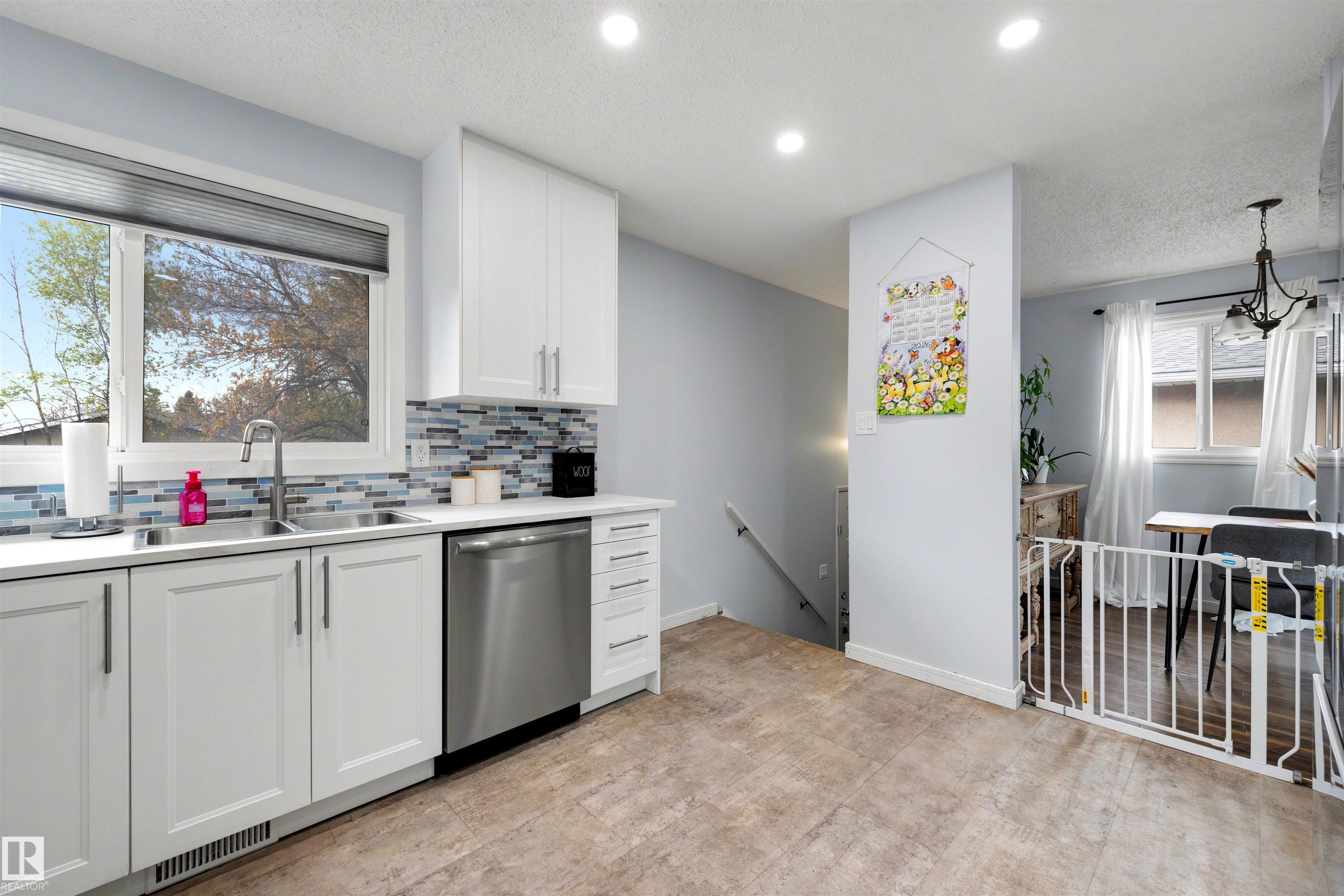Photo 6 at 5502 52 Street, Willow Park, Leduc