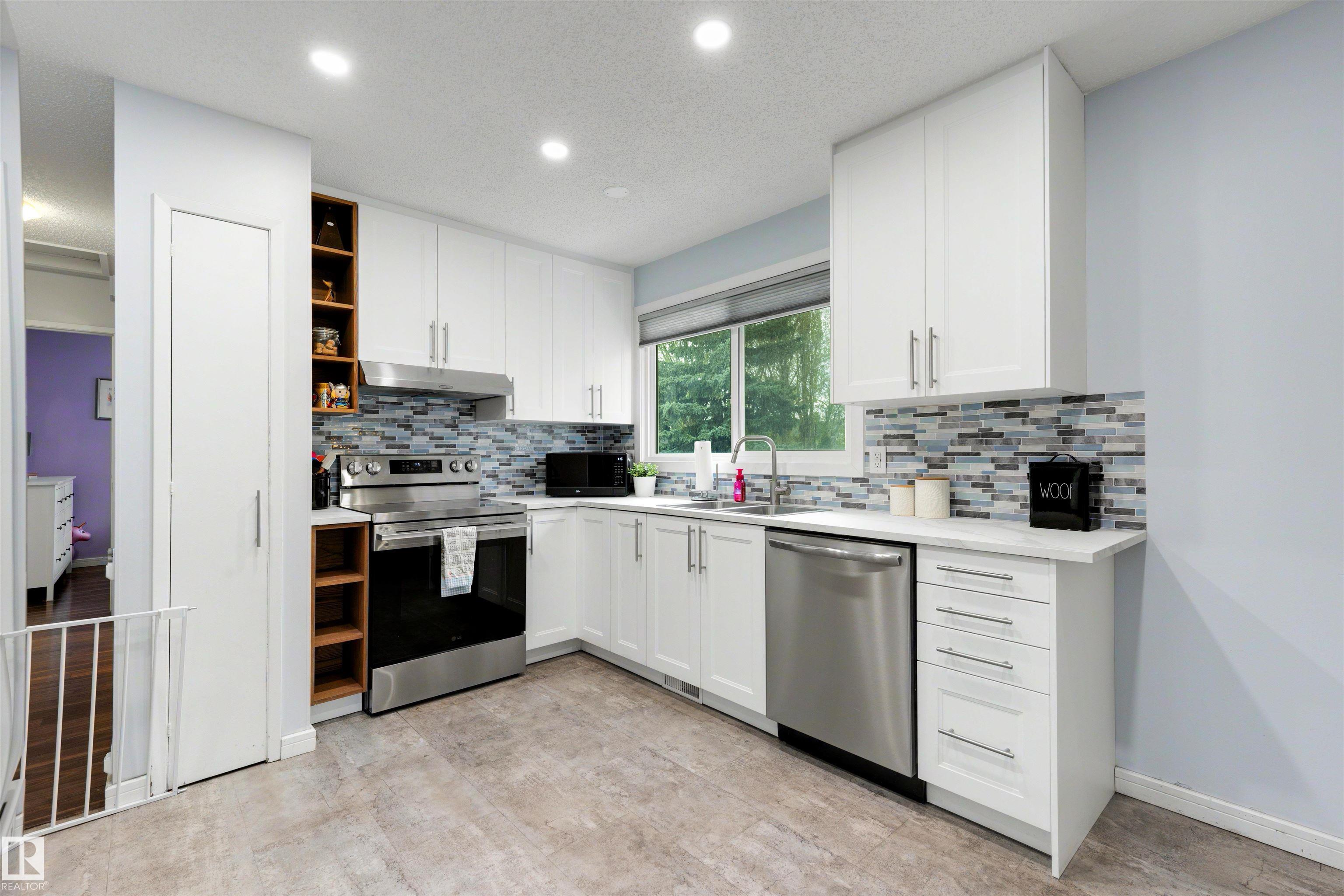 Photo 7 at 5502 52 Street, Willow Park, Leduc