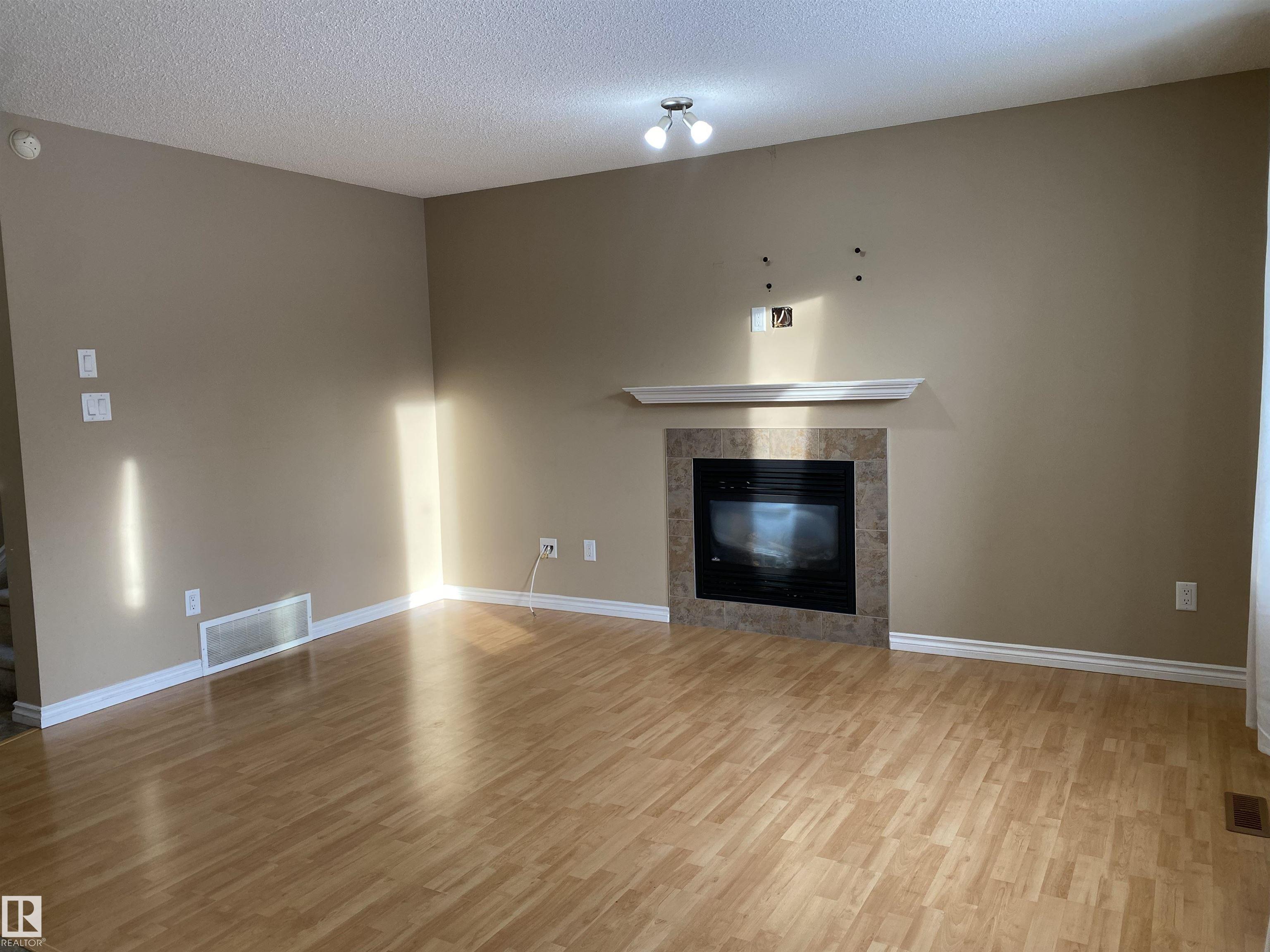 Photo 9 at 6411 18 Avenue SW, Walker, Edmonton