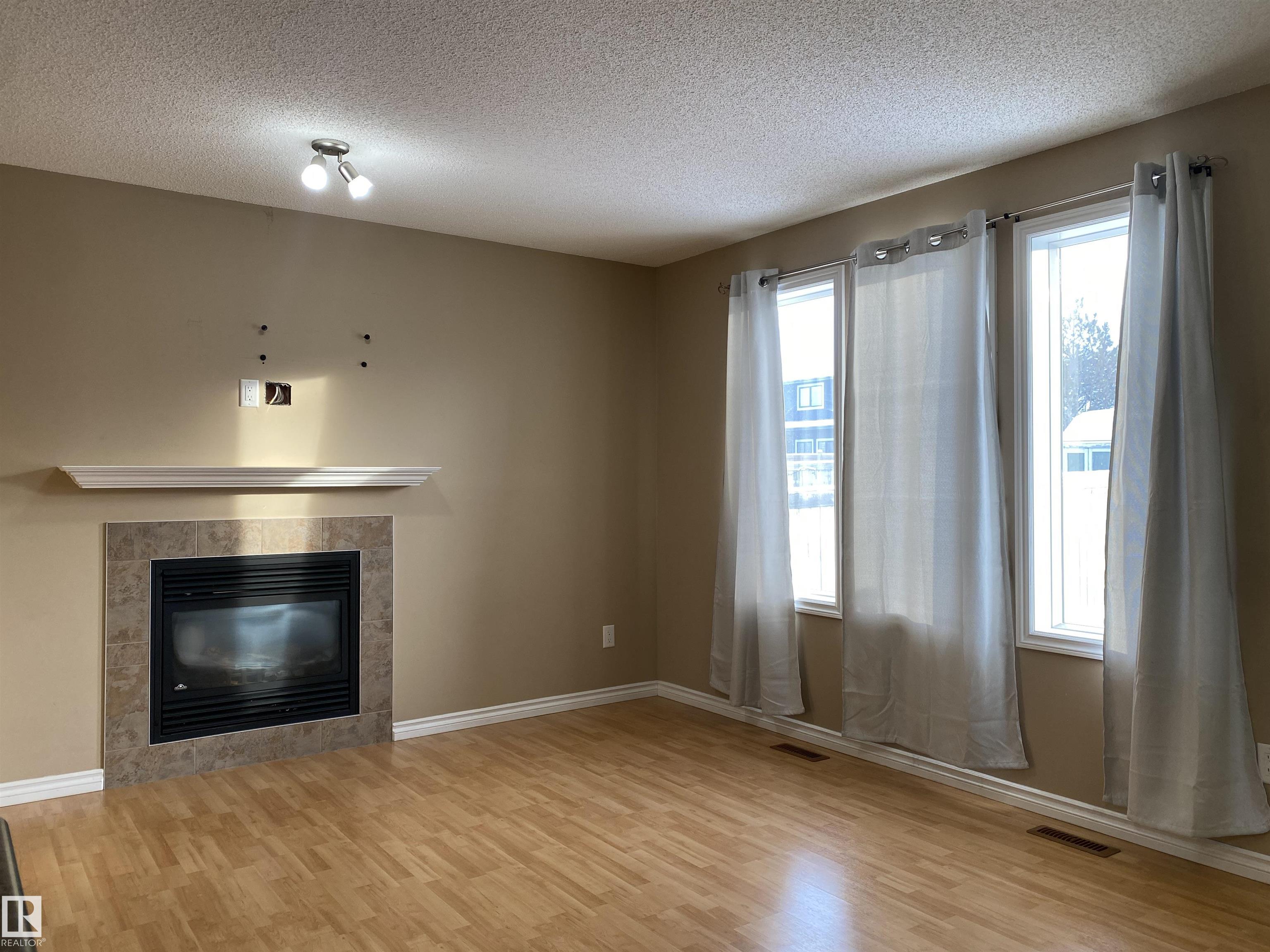 Photo 10 at 6411 18 Avenue SW, Walker, Edmonton
