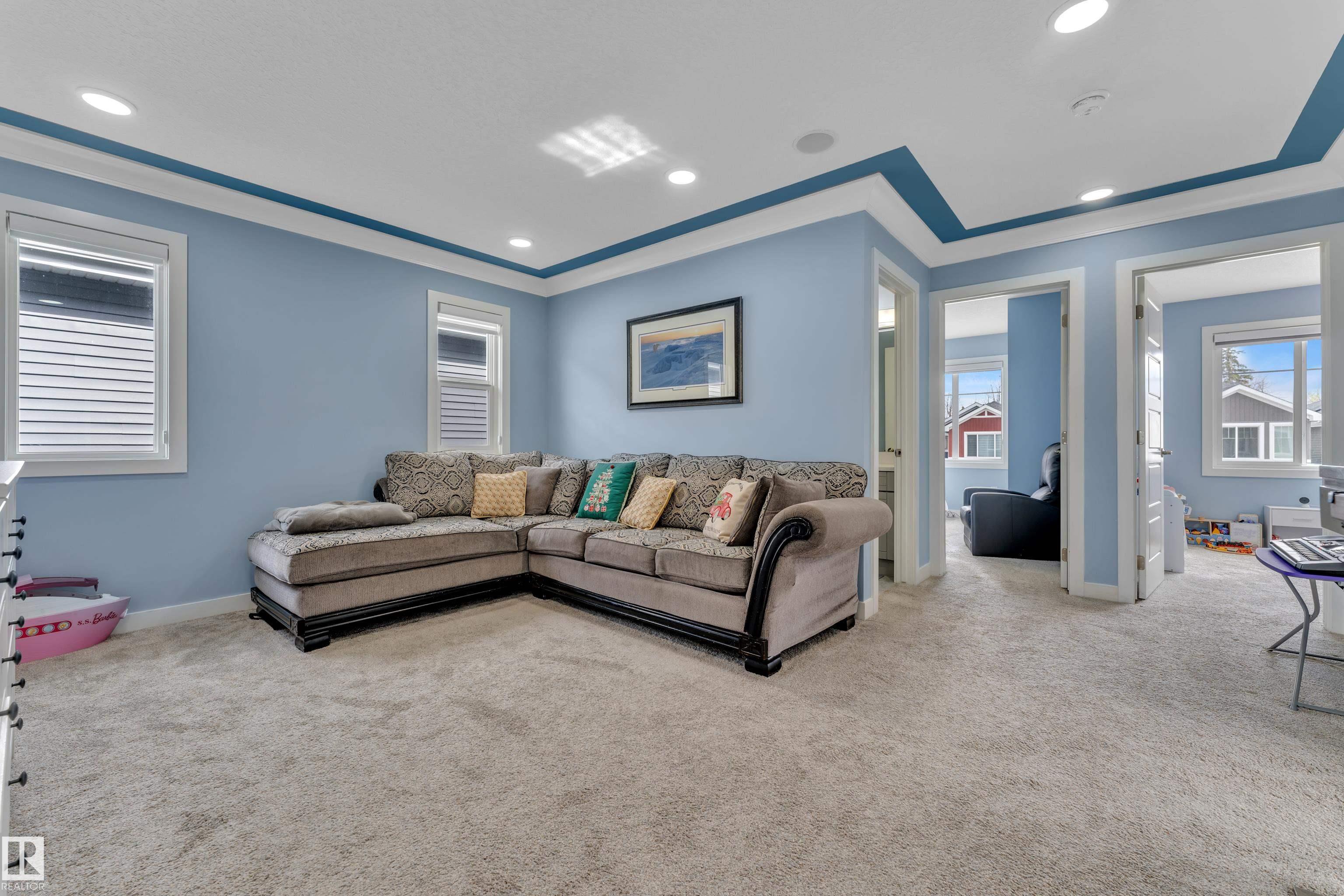https://zimg.paragon.ice.com/ParagonImages/Property/PM/RAE/225402103/24/0/0/9d193fb4057e54dc484751e2dbe80751/1/95770c36fb549233143a685bb1bad4a3/225402103-13ed0786-3355-470f-8e31-7fb65c999728.JPG