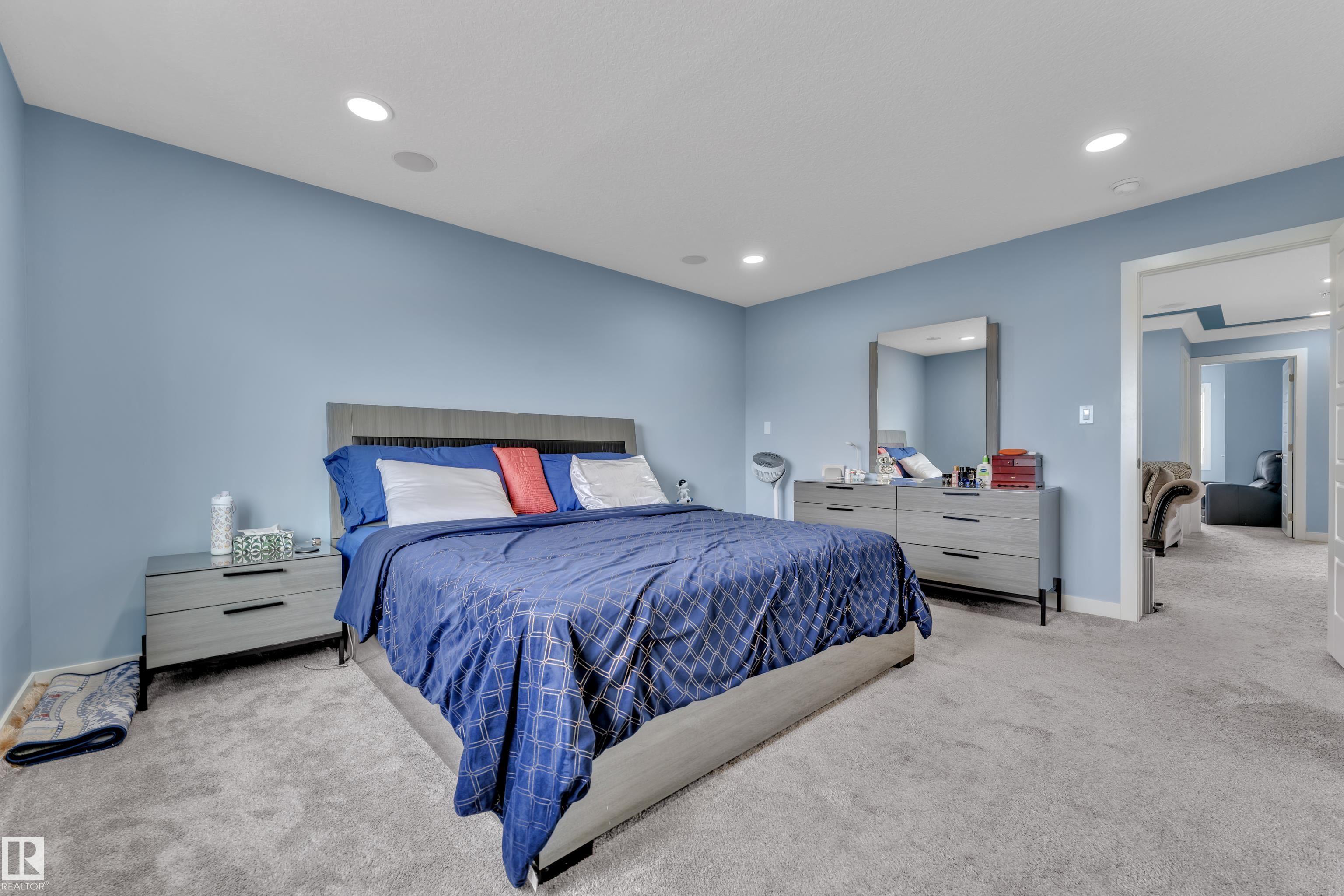 https://zimg.paragon.ice.com/ParagonImages/Property/PM/RAE/225402103/28/0/0/7c11d964c835b561e2d62379e106159e/1/95770c36fb549233143a685bb1bad4a3/225402103-86bf9740-ed5e-4566-a0d4-d76273152cd9.JPG