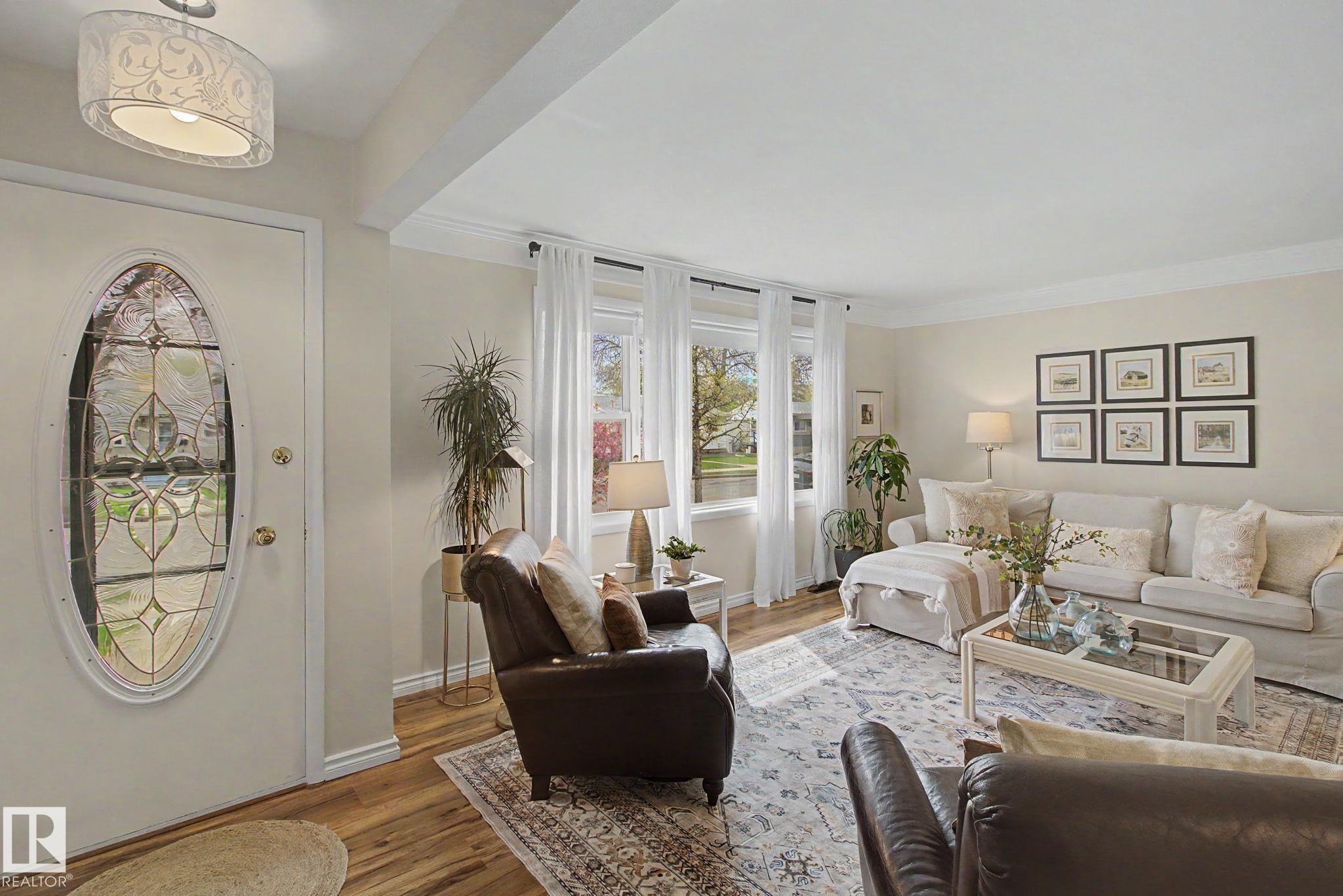 Photo 7 at 11918 43 Street NW, Beacon Heights, Edmonton