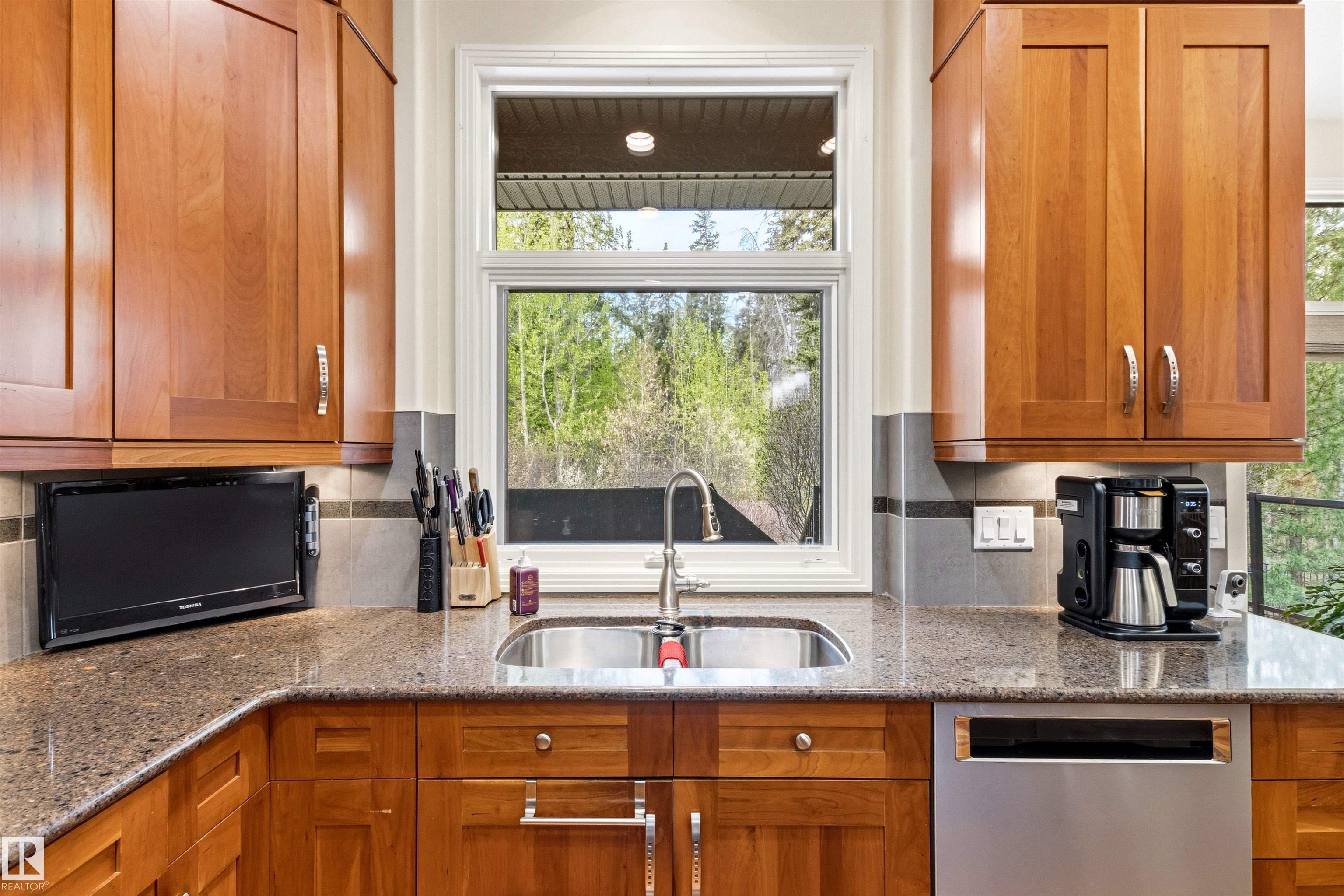 https://zimg.paragon.ice.com/ParagonImages/Property/PM/RAE/225402115/19/0/0/682b9fb9d79e548a9b92ab94b0e0efb4/1/b2412a2cbce22795cc66dc75327011f3/225402115-4195a3f7-47e6-485d-a422-149960b8e5d8.JPG