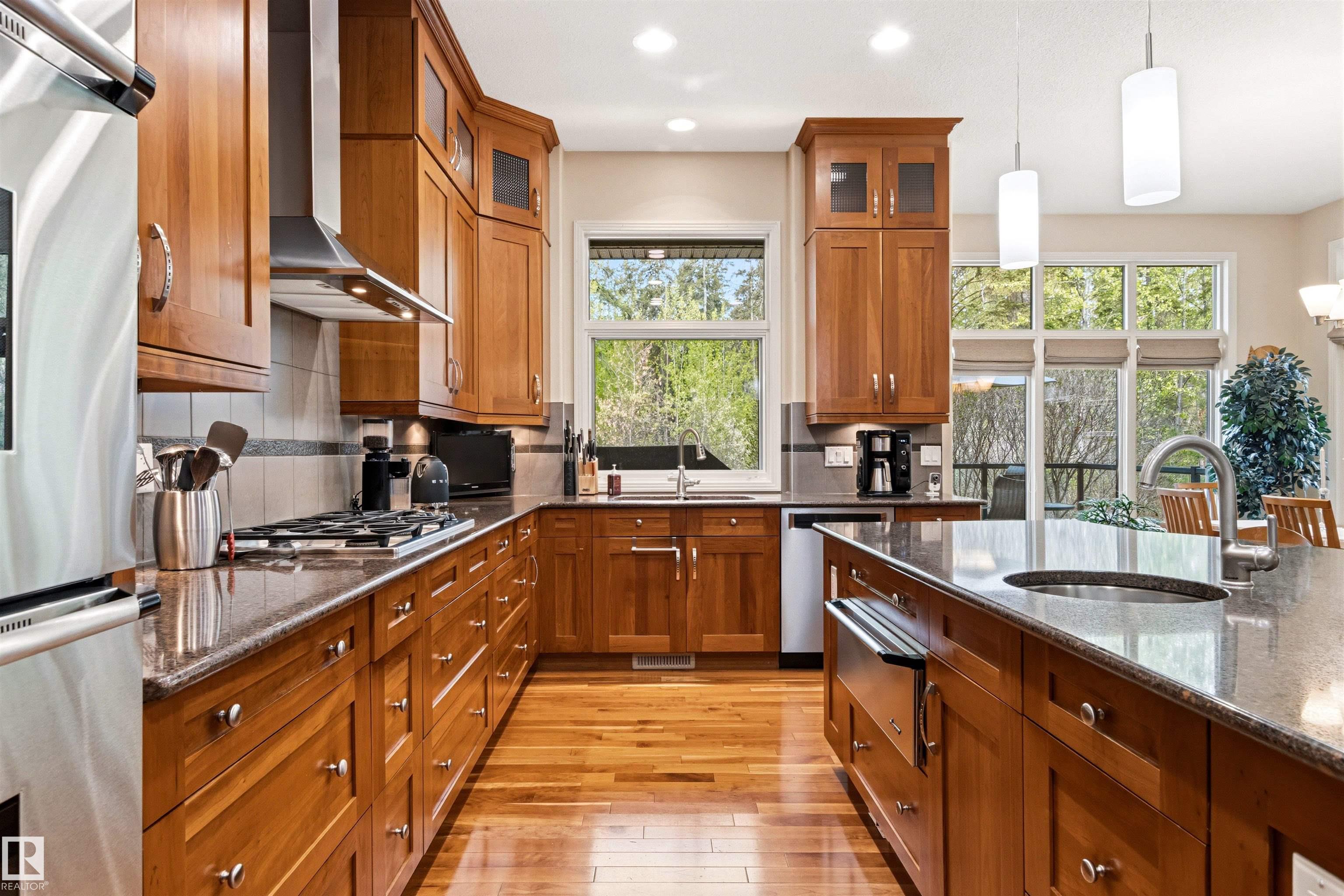 https://zimg.paragon.ice.com/ParagonImages/Property/PM/RAE/225402115/21/0/0/fc5cc94fa46ea67987ec37eb82d8967d/1/b2412a2cbce22795cc66dc75327011f3/225402115-9c39fc77-3e5b-4bff-bac5-d5b4d9e35a9e.JPG
