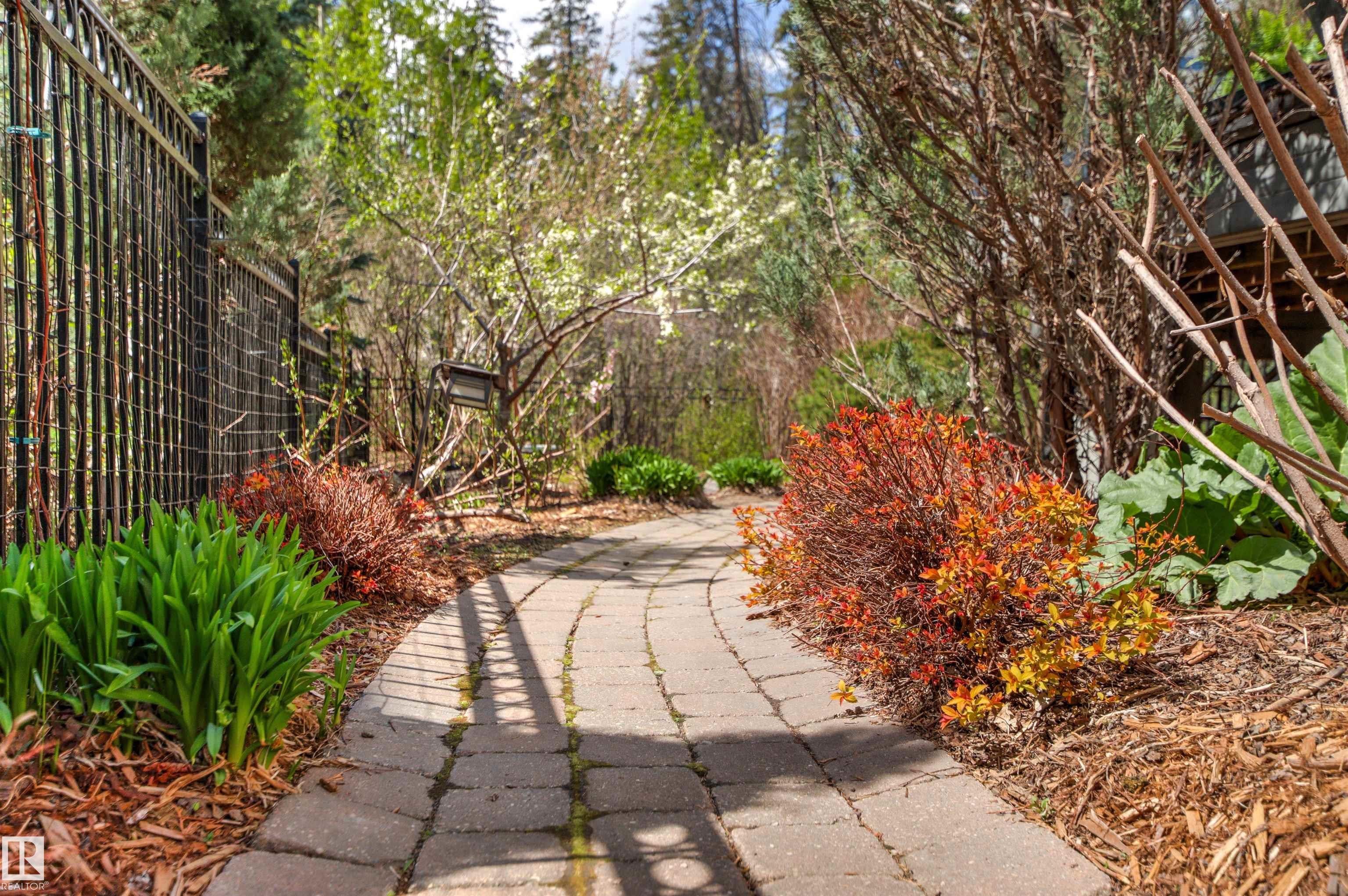 https://zimg.paragon.ice.com/ParagonImages/Property/PM/RAE/225402115/56/0/0/3fb8ae766fade4e324afcc7e395b2f37/1/b2412a2cbce22795cc66dc75327011f3/225402115-b4f98f8f-abec-45a6-8363-305c75e4a5da.JPG