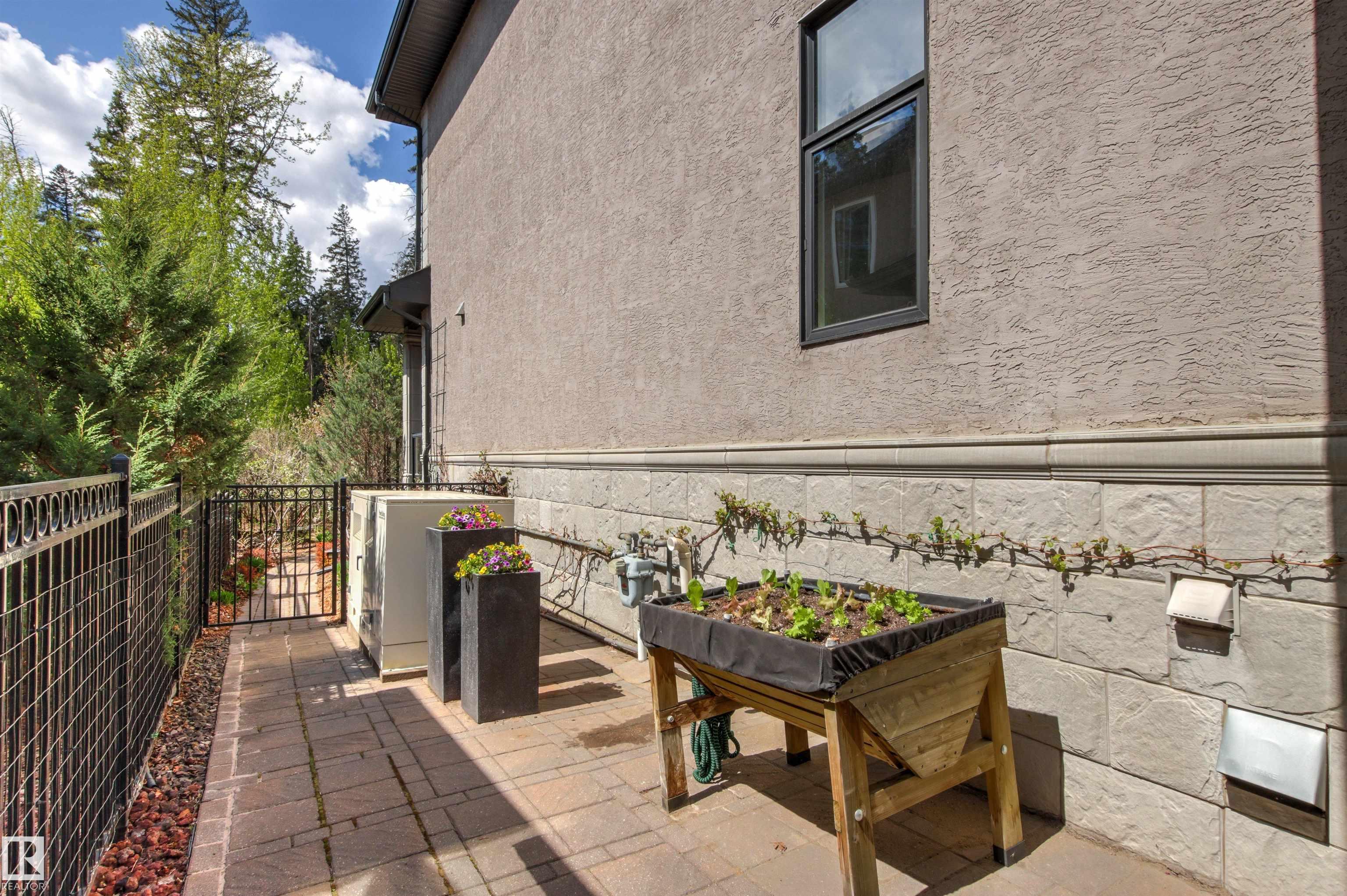 https://zimg.paragon.ice.com/ParagonImages/Property/PM/RAE/225402115/58/0/0/cfeb9b256c7343c1faa25586d79f3e88/1/b2412a2cbce22795cc66dc75327011f3/225402115-f70b9a25-ca11-4f3b-b6c7-fee890ae0151.JPG