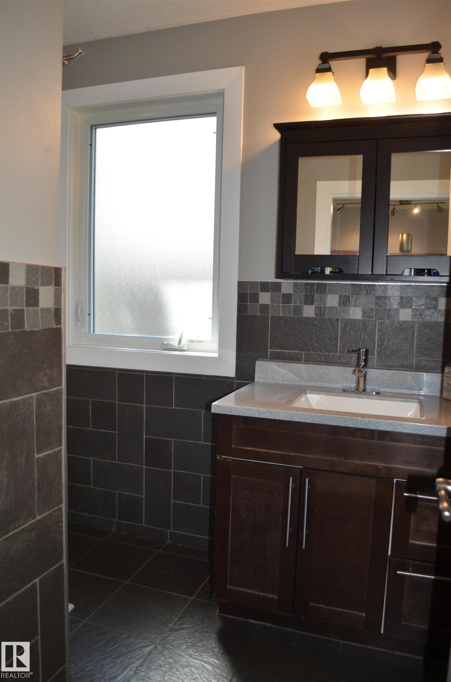 Photo 17 at 10527 81 Street NW, Forest Heights, Edmonton
