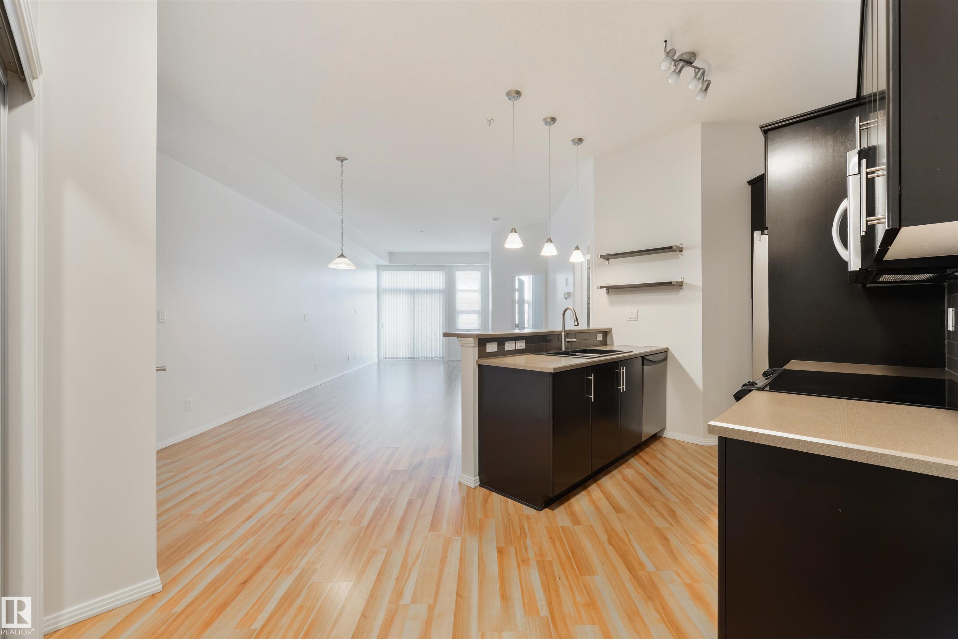 https://zimg.paragon.ice.com/ParagonImages/Property/PM/RAE/225402138/6/0/0/bfe10932e578d895ac31bcf4a28ae544/1/29a0ae602e58c739200659390819cf8f/225402138-39d7837f-60b3-437e-b712-6528d68219c4.JPG