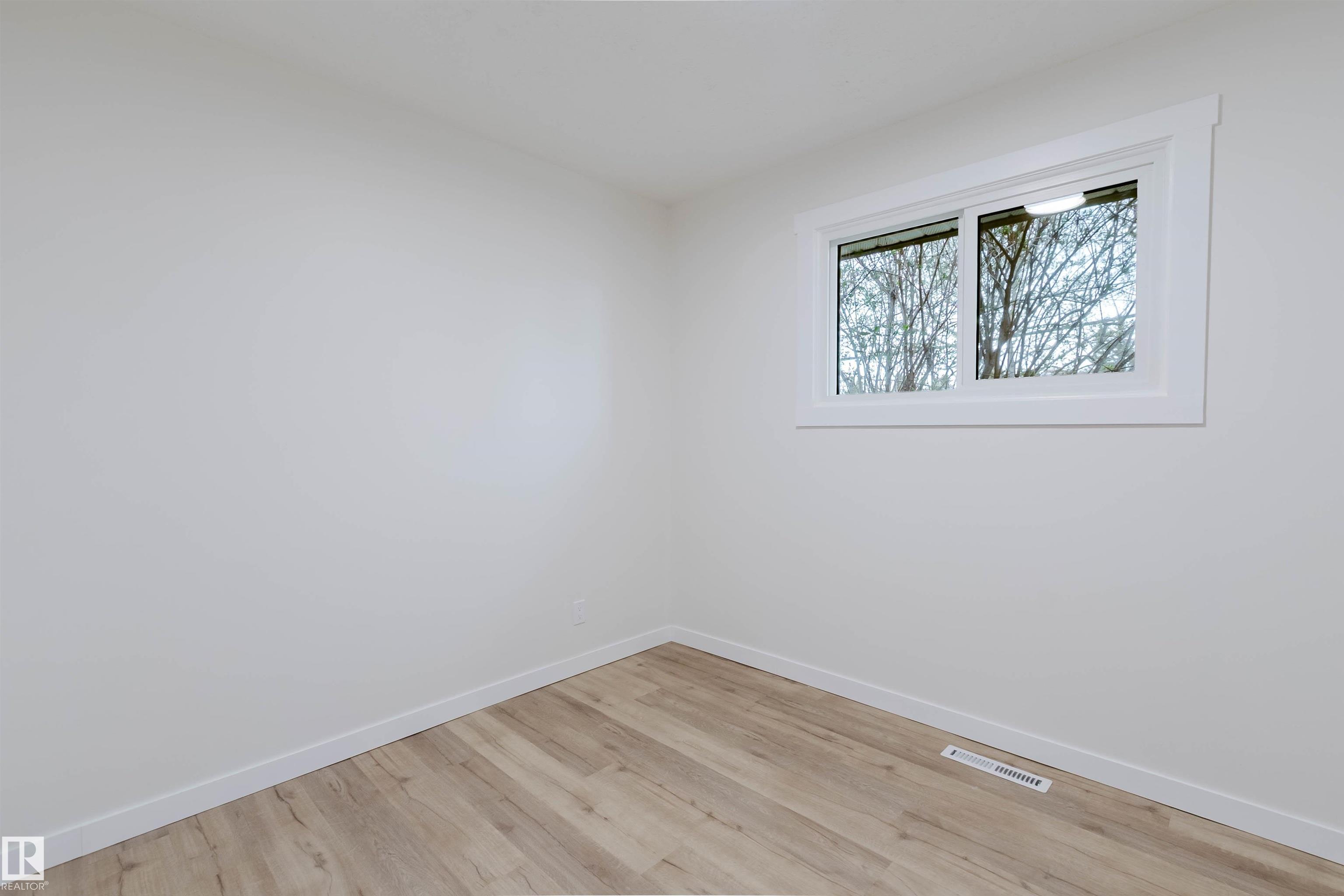 https://zimg.paragon.ice.com/ParagonImages/Property/PM/RAE/225402140/21/0/0/a664061860d8450a815c00e31b27b528/1/17af8b9cff66eba20c7c7cb496379153/225402140-834645a6-7885-4892-9d20-5b3fc41794ec.JPG