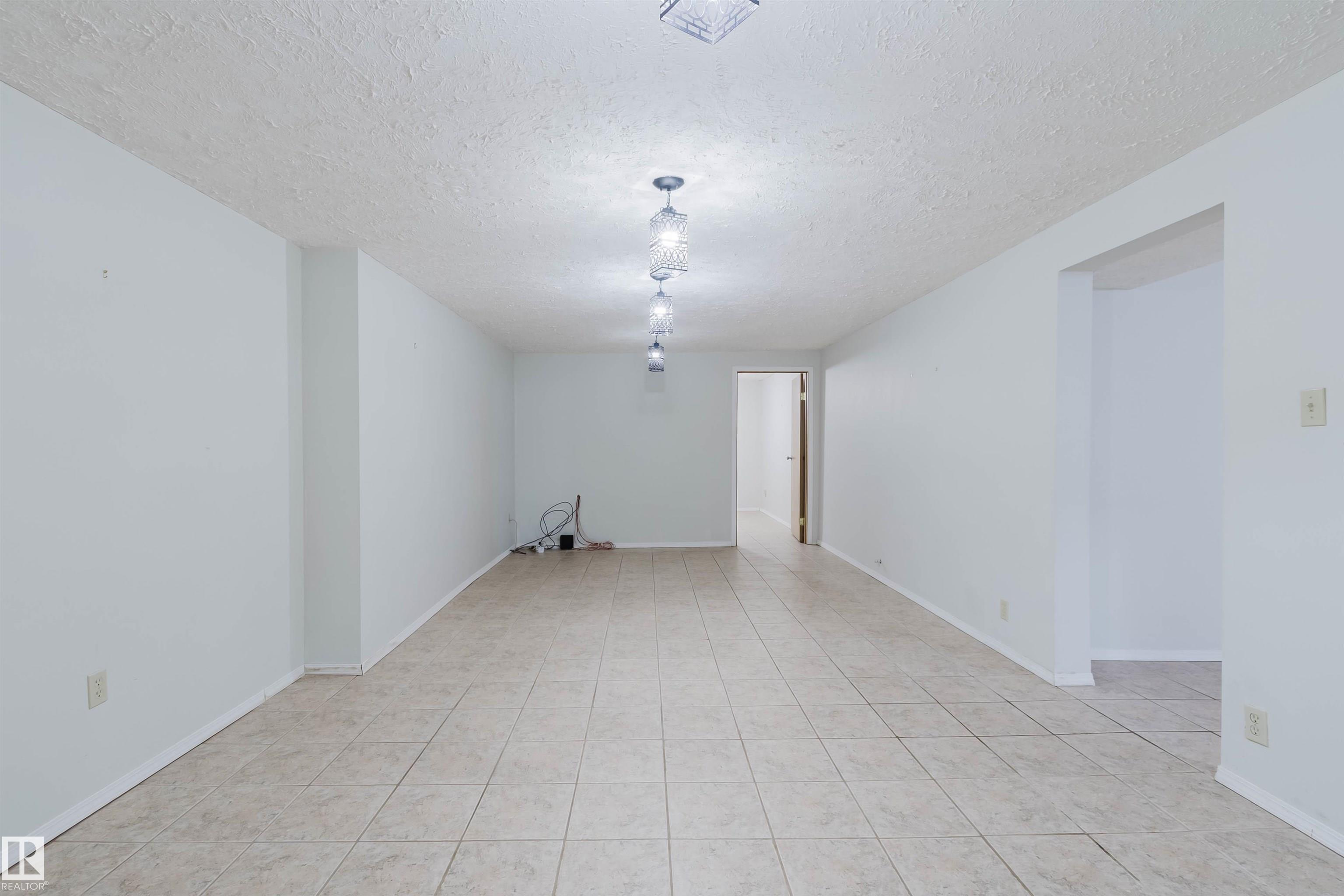 https://zimg.paragon.ice.com/ParagonImages/Property/PM/RAE/225402140/32/0/0/698faf2c9e87b43ab4d29d83b2544f5c/1/17af8b9cff66eba20c7c7cb496379153/225402140-6e0448f6-84a9-4d57-b6ff-395319d01ed9.JPG