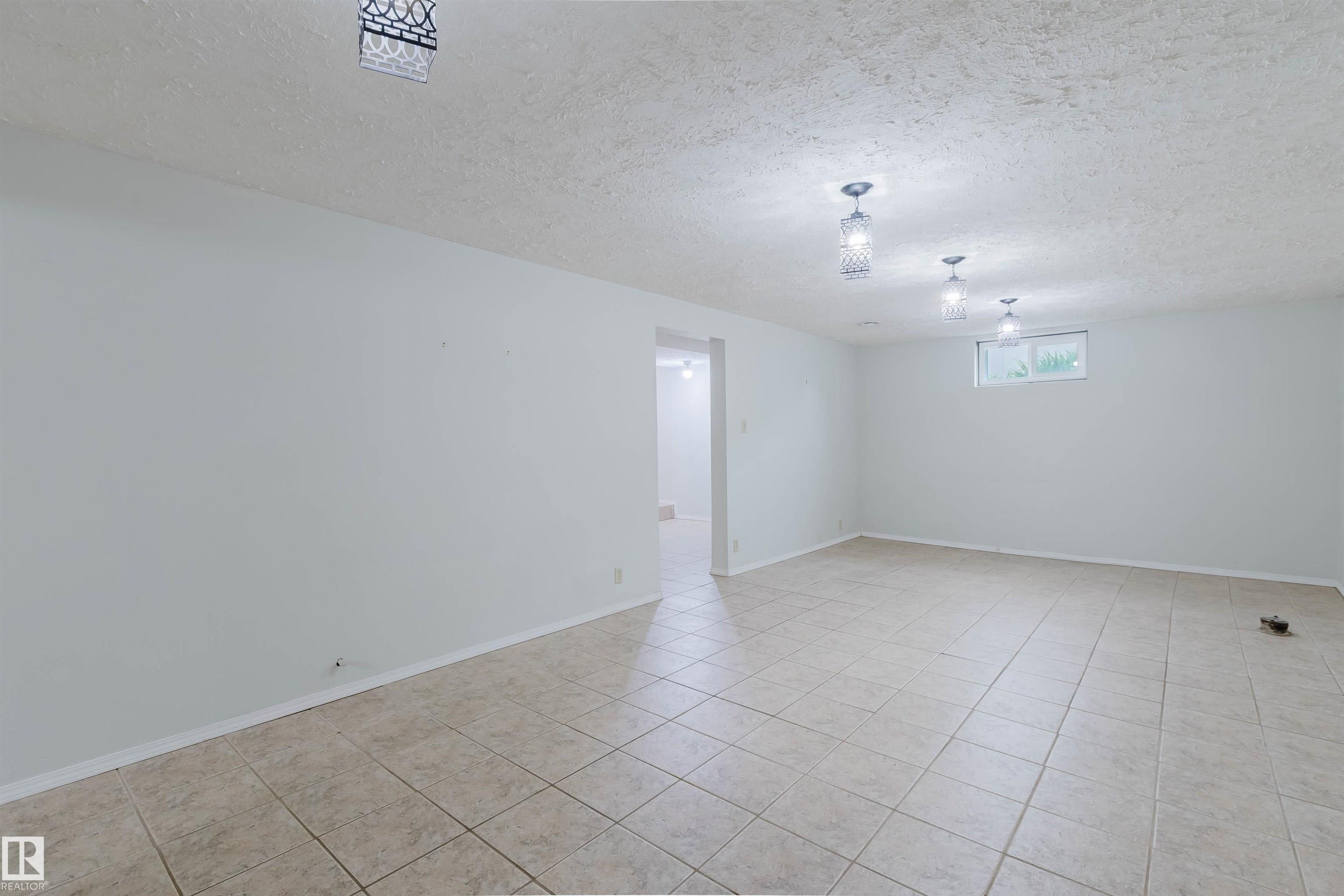 https://zimg.paragon.ice.com/ParagonImages/Property/PM/RAE/225402140/34/0/0/ac0bd8ca78b61441ae2c26c5d8c5e1ec/1/17af8b9cff66eba20c7c7cb496379153/225402140-74e41e6d-469b-4b3e-8350-6218a81a994c.JPG