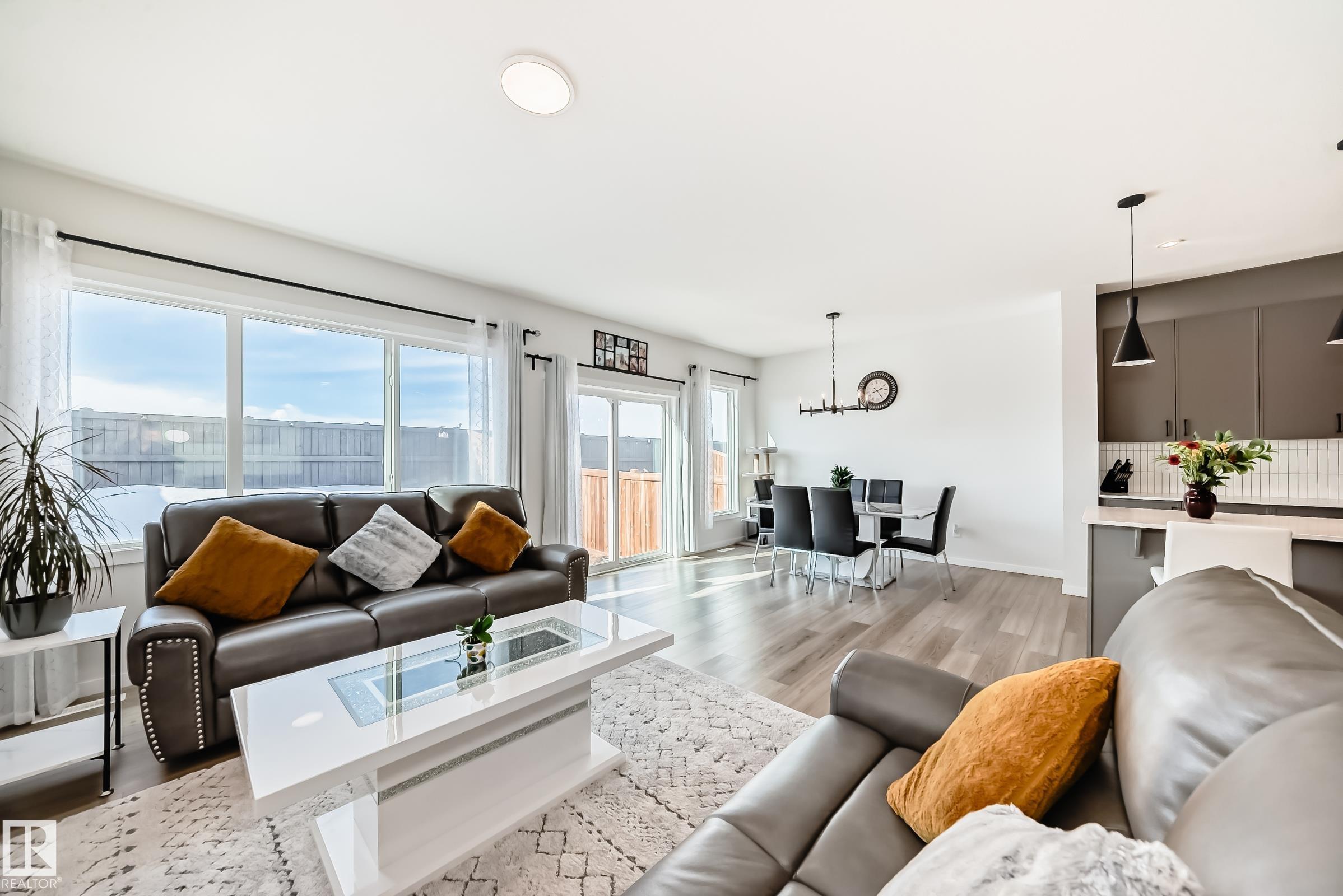 https://zimg.paragon.ice.com/ParagonImages/Property/PM/RAE/225402146/12/0/0/12abeeb8ef9424dc3b987c0ec622987e/1/26a78871467eb368f0f5327ba849e05b/225402146-311F1A67-B860-44F5-9CB7-7E27D3406C85.JPG