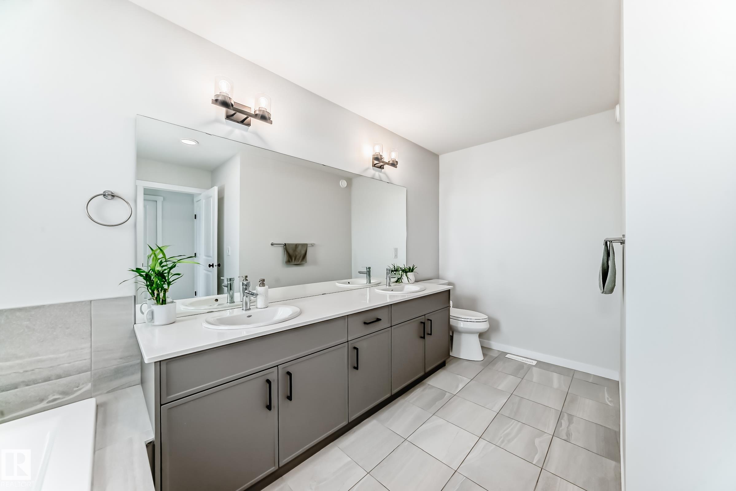 https://zimg.paragon.ice.com/ParagonImages/Property/PM/RAE/225402146/19/0/0/f795c8e546aa79655abf101dcf0756ad/1/26a78871467eb368f0f5327ba849e05b/225402146-661DE685-05F9-4C9B-99AB-7DA79DBE9457.JPG