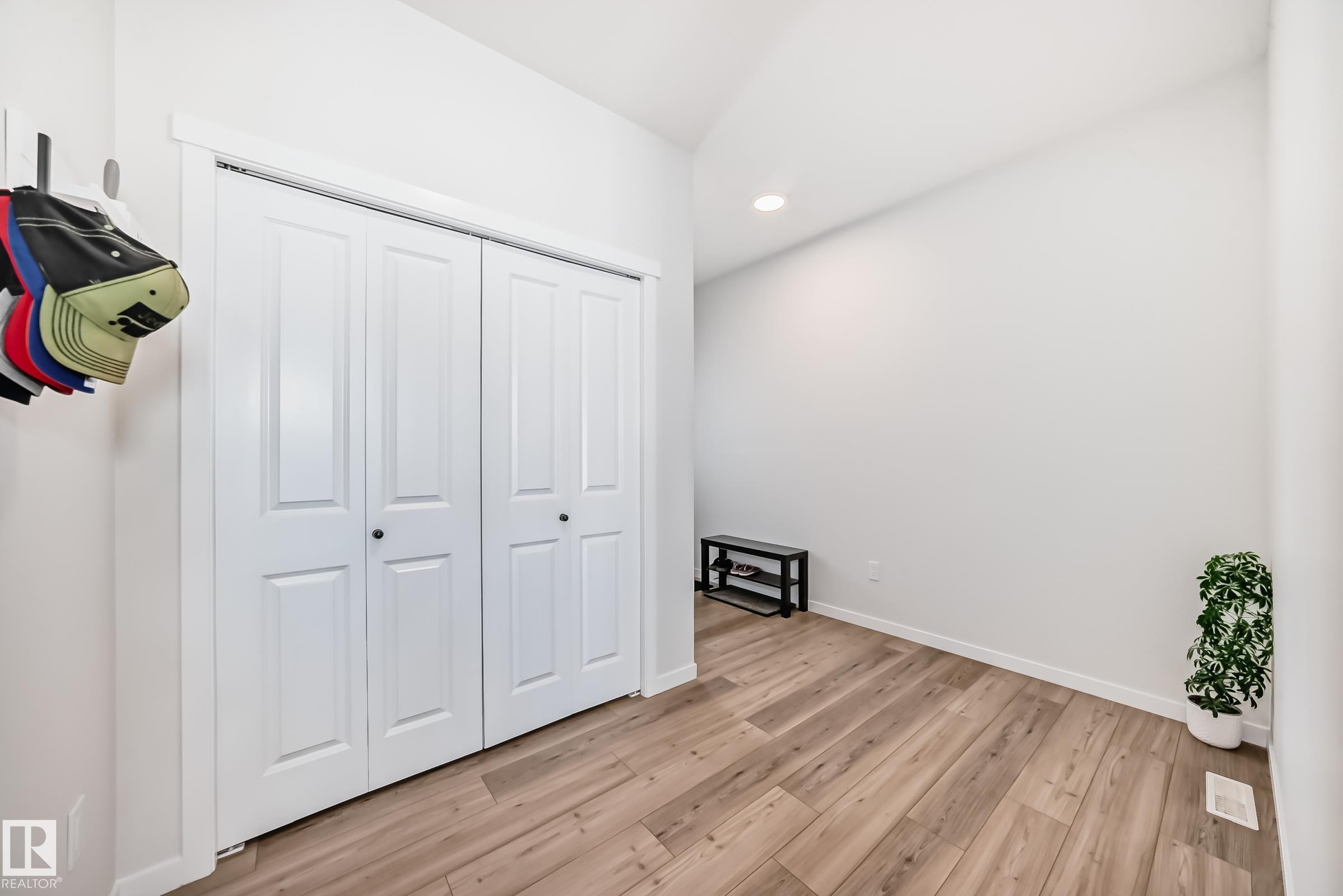 https://zimg.paragon.ice.com/ParagonImages/Property/PM/RAE/225402146/4/0/0/ef7411270f14bfe37a4772aa965c4794/1/26a78871467eb368f0f5327ba849e05b/225402146-AB842DD1-817E-4548-A2A2-6FF59B933010.JPG