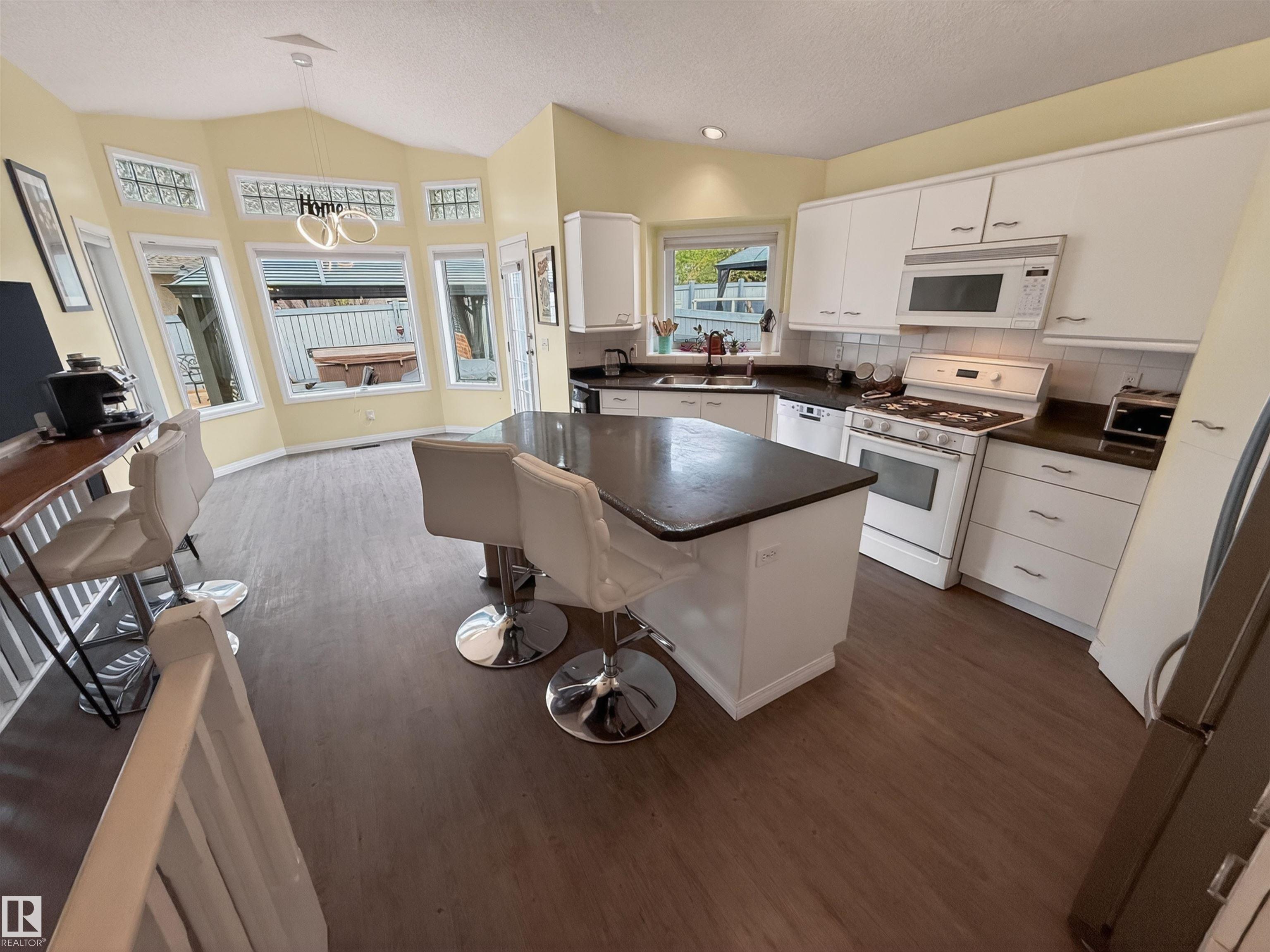 Photo 12 at 11 Lacombe Drive, Lacombe Park, St. Albert