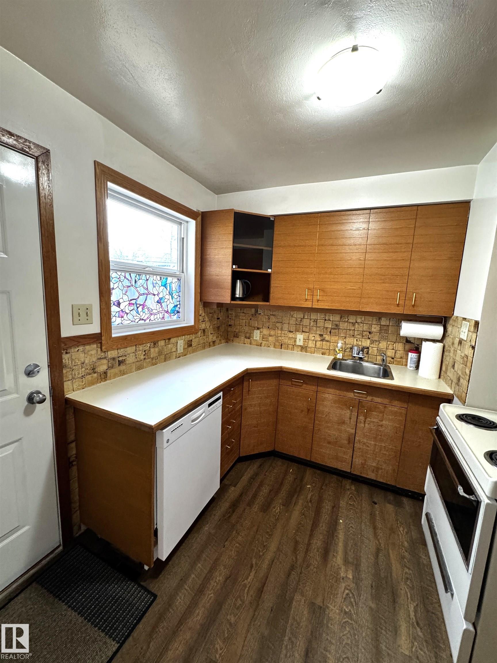 Photo 6 at 9015 91 Street NW, Bonnie Doon, Edmonton