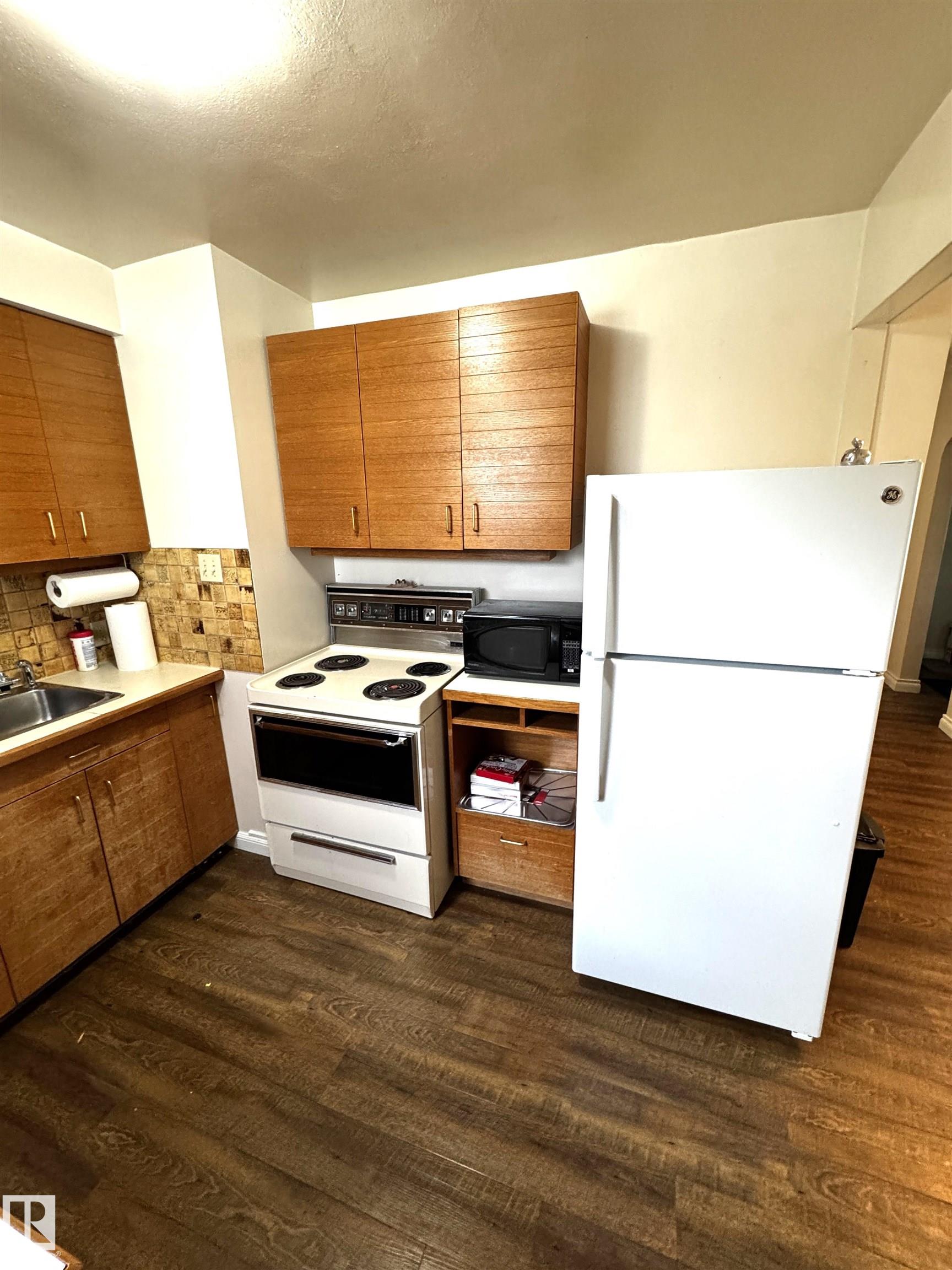 Photo 7 at 9015 91 Street NW, Bonnie Doon, Edmonton